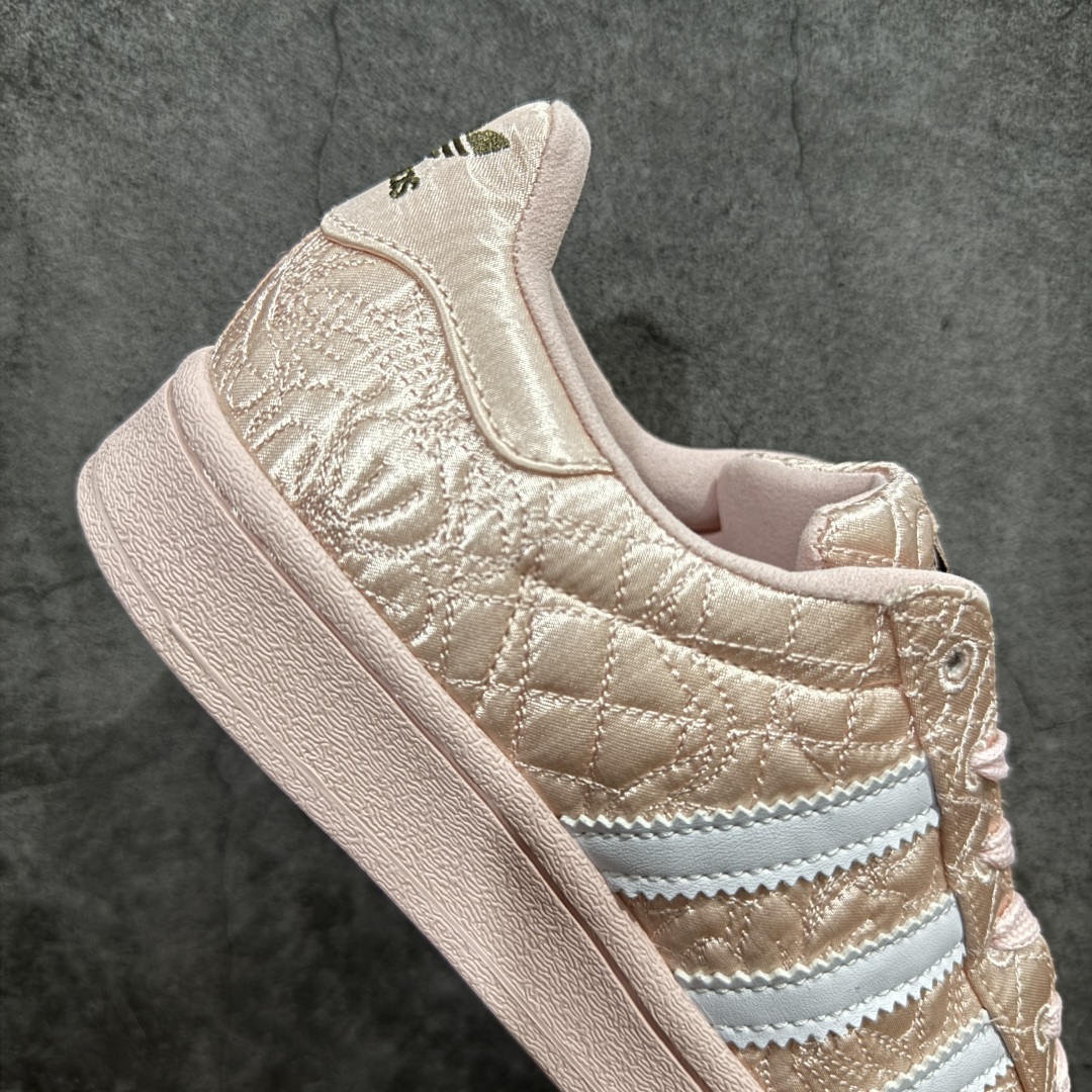 图片[7]-【公司级】Caroline Hu x Adidas originals Superstar W 贝壳头 潮流 时尚 防滑减震 低帮 阿迪达斯板鞋n白色鞋身 搭配大朵蝴蝶结n呈现风格极为有趣 少女心十足细节点缀更是非常巧妙 充满趣味性n两副鞋带 可替换使用或花式系带 根据服饰的色彩随意切换造型！ 货号:JQ8737 尺码:35.5 36 36.5 37 38 38.5 39 40 编码：XN230250-莆田鞋批发中心