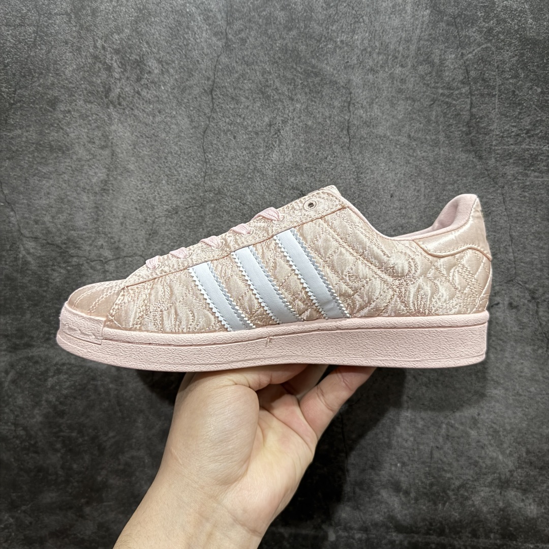 图片[2]-【公司级】Caroline Hu x Adidas originals Superstar W 贝壳头 潮流 时尚 防滑减震 低帮 阿迪达斯板鞋n白色鞋身 搭配大朵蝴蝶结n呈现风格极为有趣 少女心十足细节点缀更是非常巧妙 充满趣味性n两副鞋带 可替换使用或花式系带 根据服饰的色彩随意切换造型！ 货号:JQ8737 尺码:35.5 36 36.5 37 38 38.5 39 40 编码：XN230250-莆田鞋批发中心