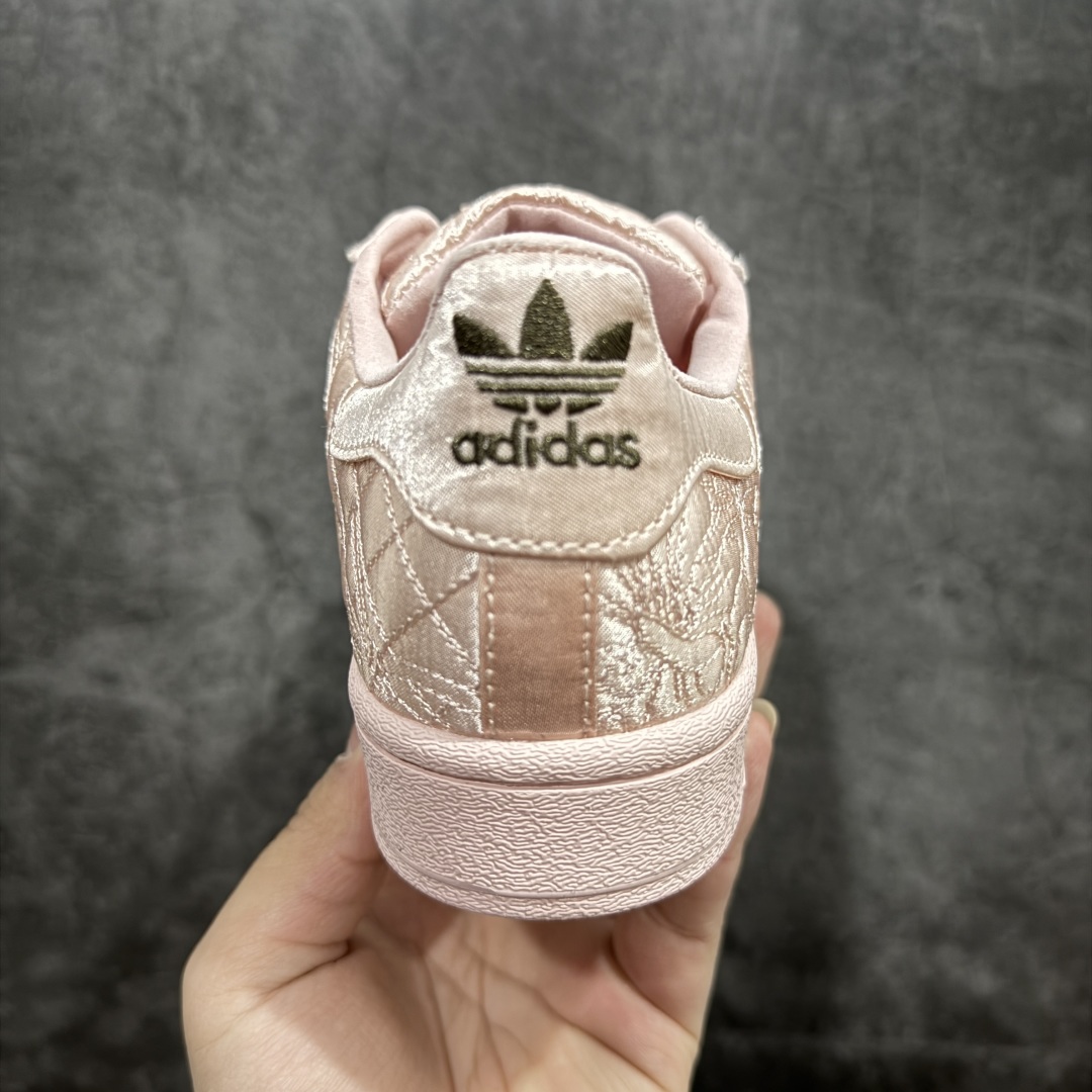 图片[4]-【公司级】Caroline Hu x Adidas originals Superstar W 贝壳头 潮流 时尚 防滑减震 低帮 阿迪达斯板鞋n白色鞋身 搭配大朵蝴蝶结n呈现风格极为有趣 少女心十足细节点缀更是非常巧妙 充满趣味性n两副鞋带 可替换使用或花式系带 根据服饰的色彩随意切换造型！ 货号:JQ8737 尺码:35.5 36 36.5 37 38 38.5 39 40 编码：XN230250-莆田鞋批发中心