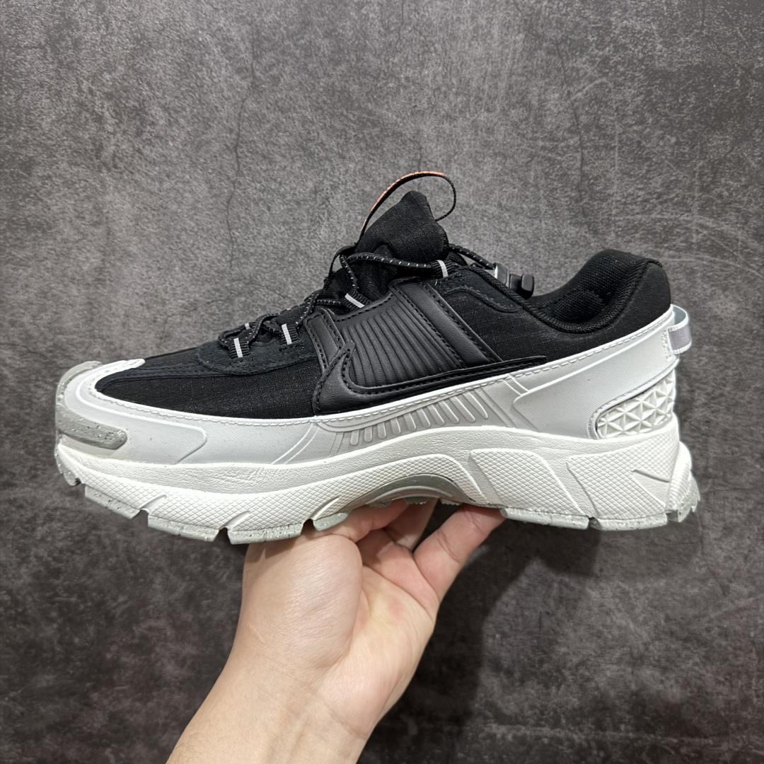 图片[2]-【公司级】Nike Zoom Vomero Roam 马拉松复古五代休闲运动慢跑鞋 厚底增高老爹鞋nn采用环保纤维革饰片组合网眼布鞋面材质升级正确后跟TPU加固 耐弯折热塑框架支撑鞋身中底搭载EVA轻量缓震 货号: FV2295-001n码数: 36 36.5 37.5 38 38.5 39 40 40.5 41 42 42.5 43 44 45 编码：LDS260280-莆田鞋批发中心