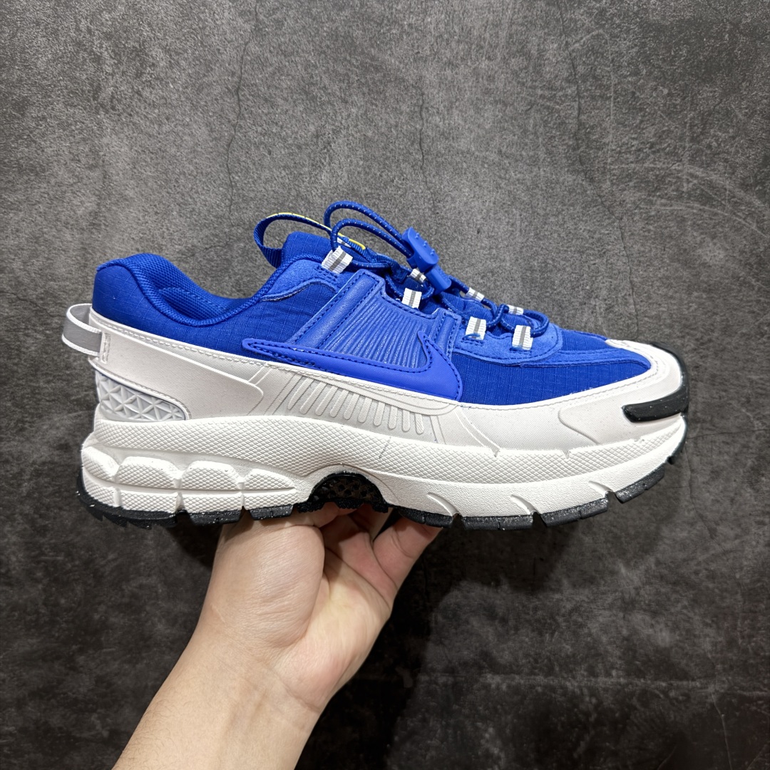 【公司级】Nike Zoom Vomero Roam 马拉松复古五代休闲运动慢跑鞋 厚底增高老爹鞋nn采用环保纤维革饰片组合网眼布鞋面材质升级正确后跟TPU加固 耐弯折热塑框架支撑鞋身中底搭载EVA轻量缓震 货号: FV2295-400n码数: 36 36.5 37.5 38 38.5 39 40 40.5 41 42 42.5 43 44 45 编码：LDS260280-莆田鞋批发中心