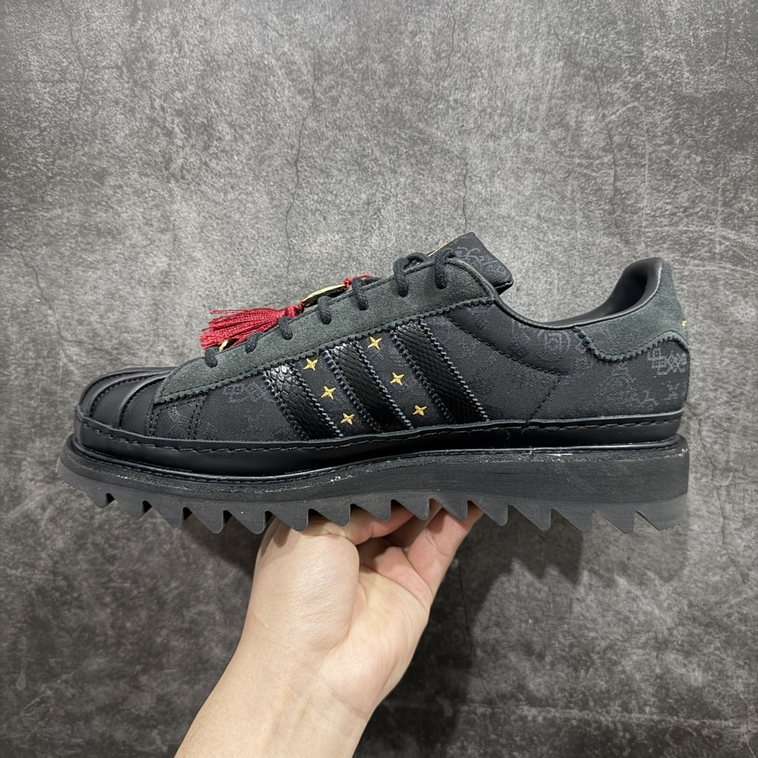 图片[2]-【PK纯原】CLOT x adidas originals SUPERSTAR CNY 蛇年限定 “Chinese New Year”时尚百搭 防滑耐磨 低帮 板鞋 男女同款 黑色nn陈冠希全新设计 原鞋原档案开发 同源ZP原材n采用黑色反光丝绸鞋面+牛皮围条 精工针车n全网独家正确私模 组合原装大底 三层组合全新RB锯齿鞋底+高弹EVA+头层牛皮沿条配件鞋盒同步原厂 全部遵循公司原鞋打造！nSIZE: 36-46 含半码 独家订单 优势主推❗️n型号: JR5114 编码：J400430-莆田鞋批发中心