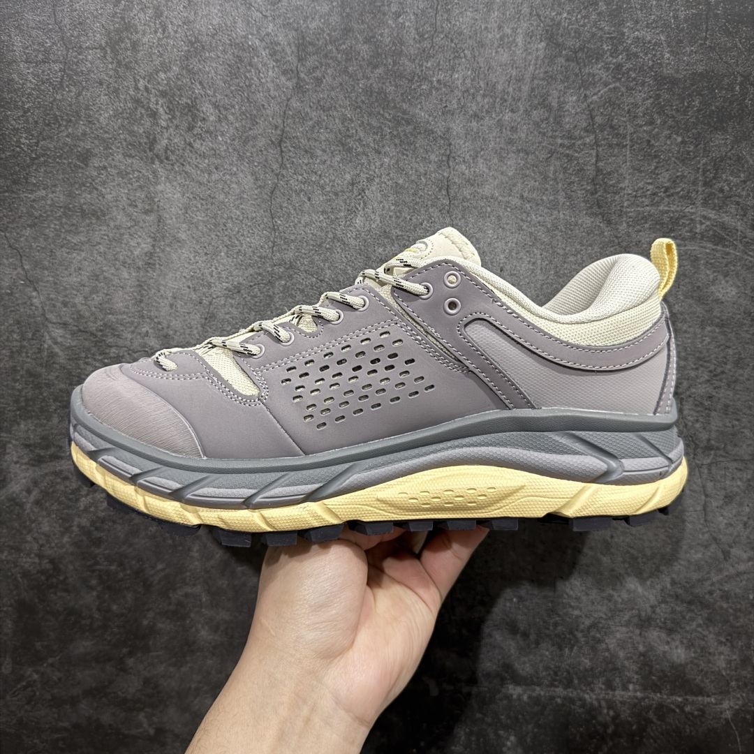 图片[2]-【公司级】Bodega x HOKA ONE ONE Tor Ultra Low Gore-Tex 托亚系列增强版低帮厚底轻量坦克户外登山运动鞋 HOKA ONE ONE 在去年异军突起，成为街头时尚圈中的新宠儿，品牌与时尚品牌 Engineered Garments 合作打造的联名 Tor Ultra Low 鞋款，更是设计与话题兼备的重磅之作，而本月 Hoka One One 又为这双超人气之作释出深蓝色、军绿色与黑色三款普通版配色。设计上依旧采用了具备透气性能的 eVent 物料制做鞋身，更搭配 Vibram 大底保留户外血脉，即使少了 Engineered Garments 的联名加持依旧十分出彩。尺码：40 40.5 41 42 42.5 43 44 45 编码：WE310340-莆田鞋批发中心