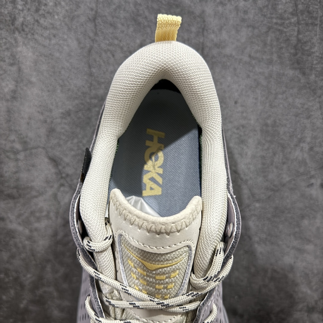 图片[8]-【公司级】Bodega x HOKA ONE ONE Tor Ultra Low Gore-Tex 托亚系列增强版低帮厚底轻量坦克户外登山运动鞋 HOKA ONE ONE 在去年异军突起，成为街头时尚圈中的新宠儿，品牌与时尚品牌 Engineered Garments 合作打造的联名 Tor Ultra Low 鞋款，更是设计与话题兼备的重磅之作，而本月 Hoka One One 又为这双超人气之作释出深蓝色、军绿色与黑色三款普通版配色。设计上依旧采用了具备透气性能的 eVent 物料制做鞋身，更搭配 Vibram 大底保留户外血脉，即使少了 Engineered Garments 的联名加持依旧十分出彩。尺码：40 40.5 41 42 42.5 43 44 45 编码：WE310340-莆田鞋批发中心