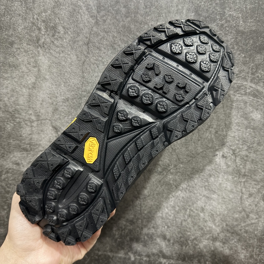 图片[9]-【PE版本】 HOKA ONE ONE Tor Summit 舒适简约 低帮 徒步鞋n整双鞋的设计非常时尚简约 多重材料于轻质鞋身大大提升了舒适度 上脚轻弹而且支撑性与包裹性好 日常走路和徒步的最佳选择款 尺码：40 40.5 41 42 42.5 43 44 44.5 45   编码：WE370390-莆田鞋批发中心