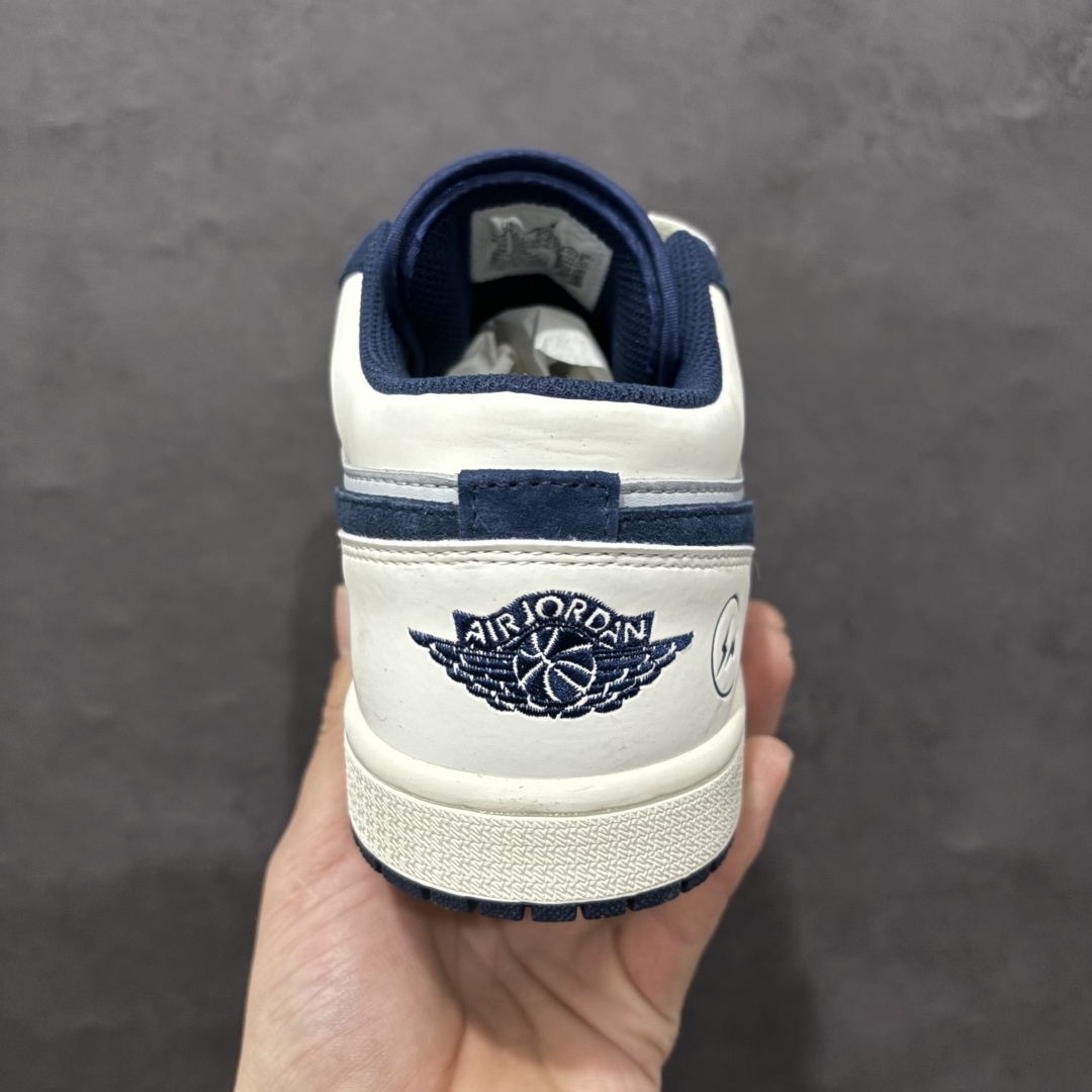 图片[4]-【定制版】Air Jordan 1 Low AJ1 乔1 闪电联名-米白灰蓝 高端定制 低帮复古篮球鞋rn#定制鞋盒 大厂纯原品质出货 超高清洁度 皮料切割干净无任何毛边 细节完美 r 货号：DC2024-026 尺码：36 36.5 37.5 38 38.5 39 40 40.5 41 42 42.5 43 44 44.5 45  编码：HXS260280-莆田鞋批发中心