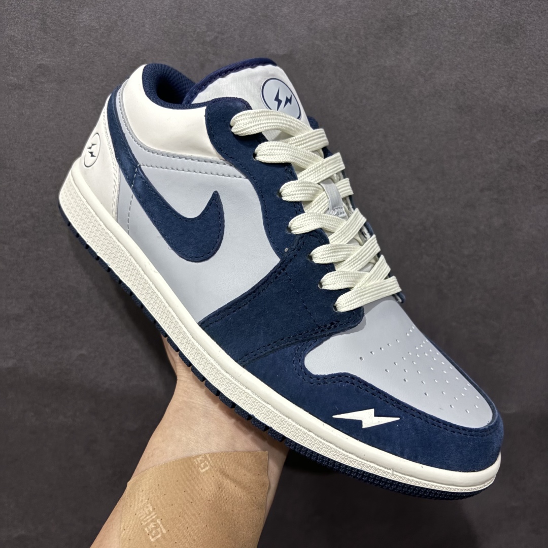 图片[3]-【定制版】Air Jordan 1 Low AJ1 乔1 闪电联名-米白灰蓝 高端定制 低帮复古篮球鞋rn#定制鞋盒 大厂纯原品质出货 超高清洁度 皮料切割干净无任何毛边 细节完美 r 货号：DC2024-026 尺码：36 36.5 37.5 38 38.5 39 40 40.5 41 42 42.5 43 44 44.5 45  编码：HXS260280-莆田鞋批发中心