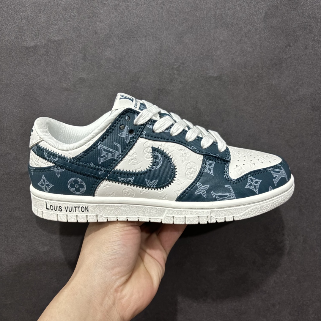 【定制版】Nk SB Dunk Low LV联名-深蓝印花 周年高端定制 低帮休闲板鞋n#定制鞋盒 大厂纯原品质出货 超高清洁度 皮料切割干净无任何毛边 细节完美货号：DQ1098-363 尺码：36 36.5 37.5 38 38.5 39 40 40.5 41 42 42.5 43 44 44.5 45 编码：HXS280300-莆田鞋批发中心