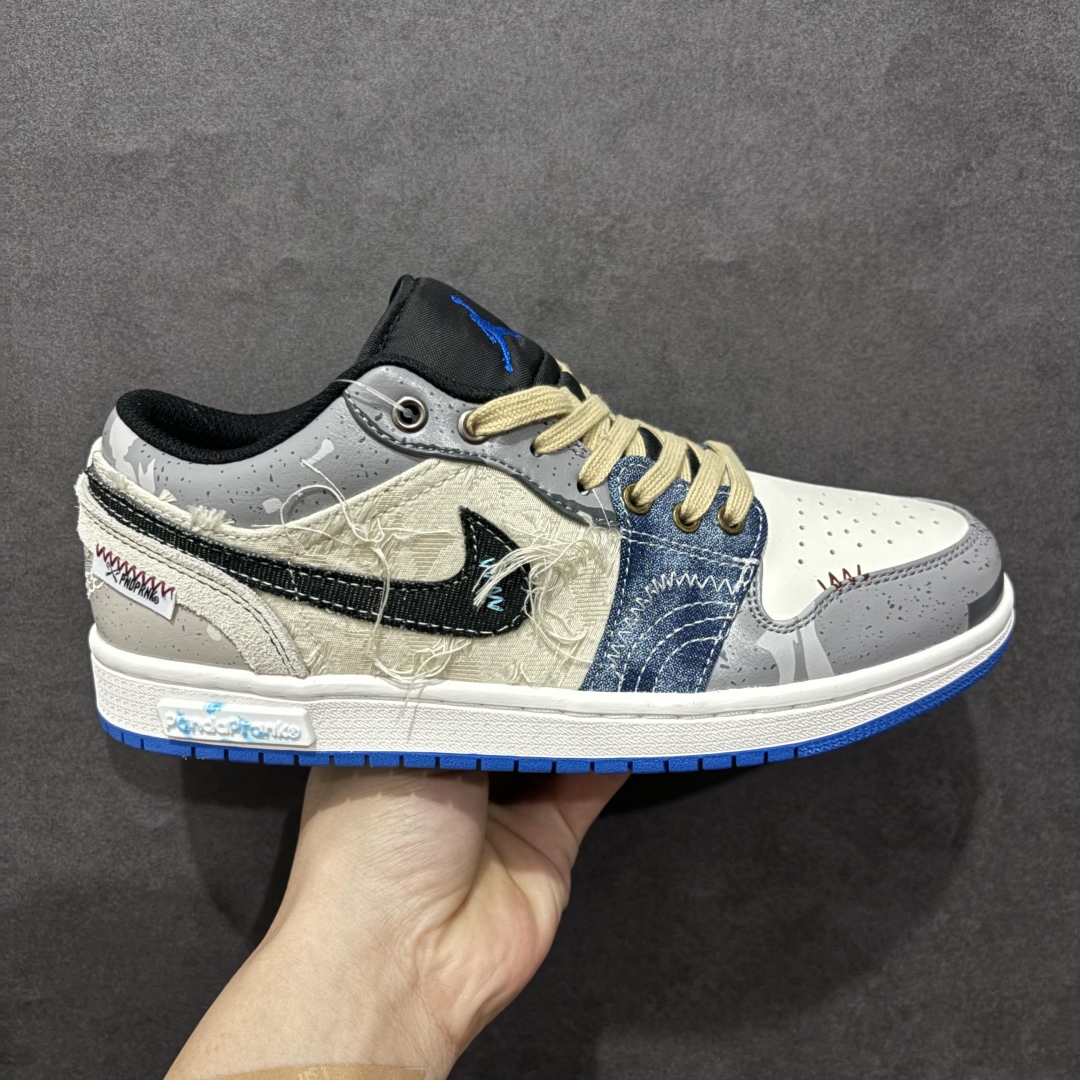 【FS礼盒版】Air Jordan AJ1 Low 熊猫恶作剧全系-乘浪钓手 过度捕捞n独家正确版本 原鞋开发 品质、细节 完美复刻n市面唯一纯原级别 完美零毛边处理 原厂内置全掌气垫 价格定位良心 几十个配色陆续出 平台专用代工流水线出品 一眼公司既视感 拿到手的一瞬间就与众不同 碾压市面所有版本 认准细节 全部原鞋开发 每一个配色都会采购原鞋确认细节 打破市面看图做货无好货之说 细节精确 所有配色原数据档案开发！整体围绕熊猫恶作剧乘浪钓手主题设计，鞋身整体采用专属颜料重新喷涂。特殊原创设计图标涂鸦装饰，添加潮流元素效果喷涂点缀。 货号：553558-140 尺码：35.5 36 37.5 38 38.5 39 40 40.5 41 42 42.5 43 44 44.5 45 46 47.5 编码：HXS330350-莆田鞋批发中心