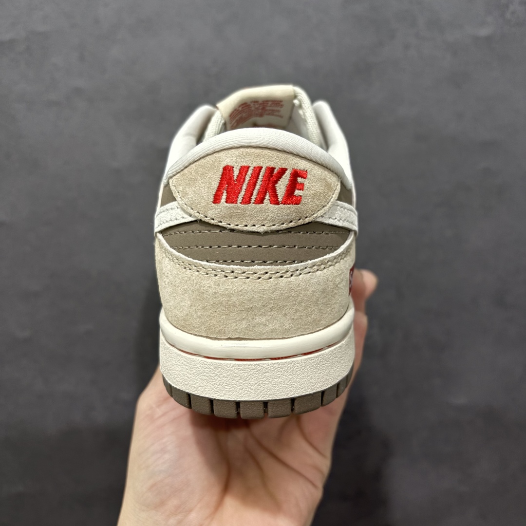 图片[4]-【定制版】Nk SB Dunk Low Supreme联名蛇年限定 鹿褐猪八 周年高端定制 低帮休闲板鞋 AG3702-851rn#定制鞋盒 大厂纯原品质出货 超高清洁度 皮料切割干净无任何毛边 细节完美 r 尺码：36 36.5 37.5 38 38.5 39 40 40.5 41 42 42.5 43 44 44.5 45  编码：HXS320340-莆田鞋批发中心