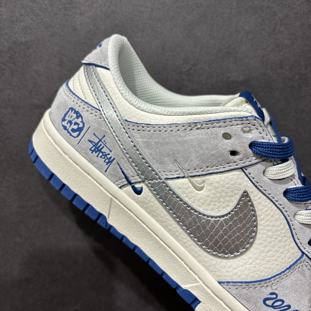 图片[6]-【定制版】Nk SB Dunk Low 斯图西蛇年联名 米蓝银勾 周年高端定制 低帮休闲板鞋 DM6868-010n#定制鞋盒 大厂纯原品质出货 超高清洁度 皮料切割干净无任何毛边 细节完美  尺码：36 36.5 37.5 38 38.5 39 40 40.5 41 42 42.5 43 44 44.5 45 编码：HXS340360-莆田鞋批发中心