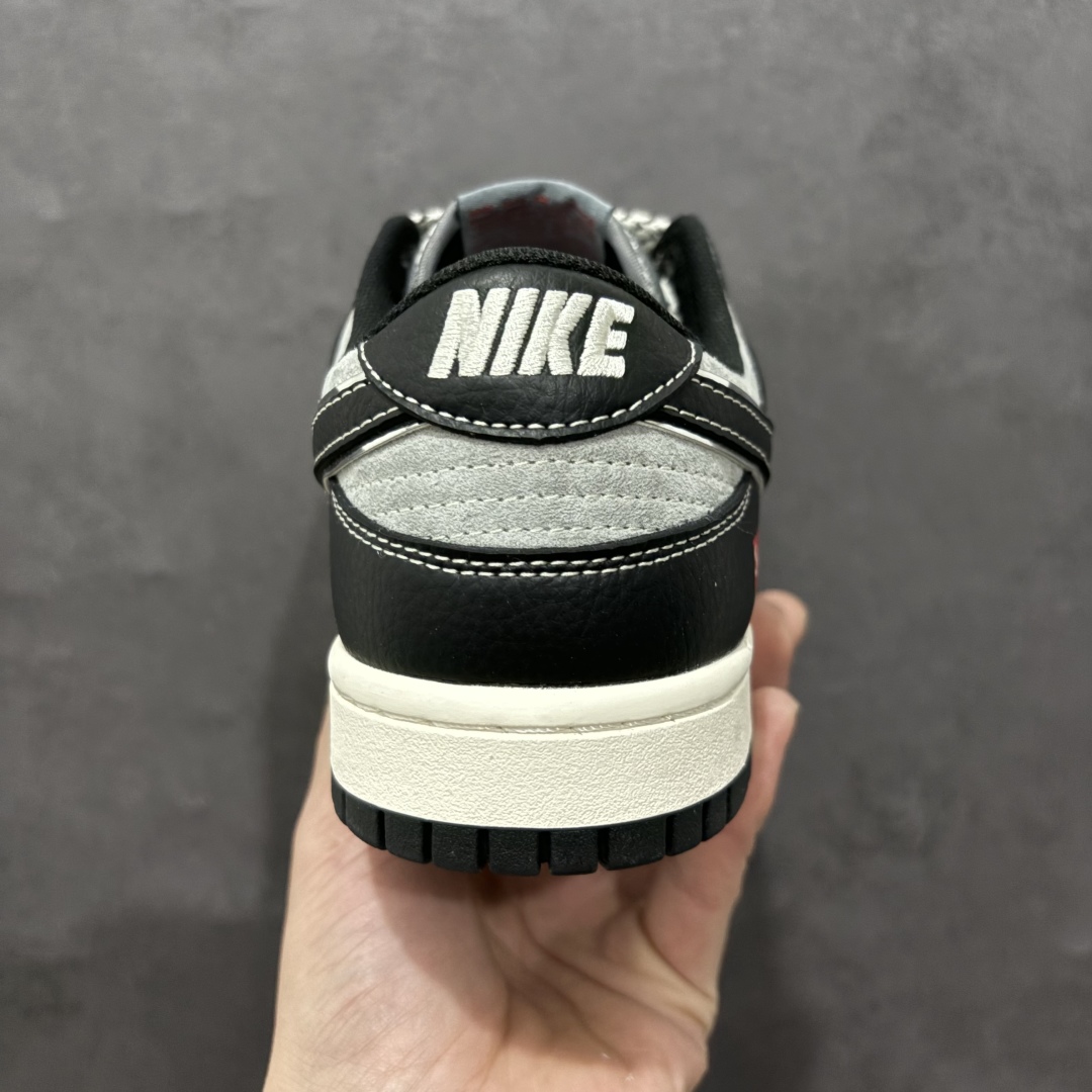 图片[4]-【定制版】NIKE SB Dunk Low x Supreme 黑深灰小钩满天星n公司级出品 极力推荐n原装头层材料 独家版型蒸餾加工n帶來的是更好的视觉和脚感体验n大厂纯原品质出货 清洁度 电绣工艺皮料切割干净无任何毛边 细节完美官方货号：XX9936 036 尺码： 36 36.5 37.5 38 38.5 39 40 40.5 41 42 42.5 43 44 44.5 45 编码：CC280300-莆田鞋批发中心