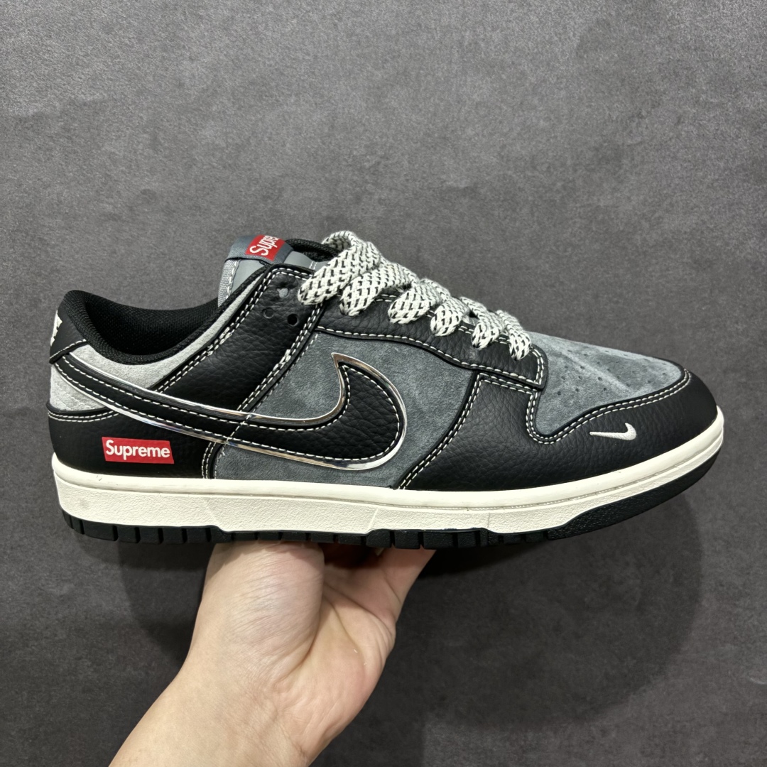 【定制版】NIKE SB Dunk Low x Supreme 黑深灰小钩满天星n公司级出品 极力推荐n原装头层材料 独家版型蒸餾加工n帶來的是更好的视觉和脚感体验n大厂纯原品质出货 清洁度 电绣工艺皮料切割干净无任何毛边 细节完美官方货号：XX9936 036 尺码： 36 36.5 37.5 38 38.5 39 40 40.5 41 42 42.5 43 44 44.5 45 编码：CC280300-莆田鞋批发中心