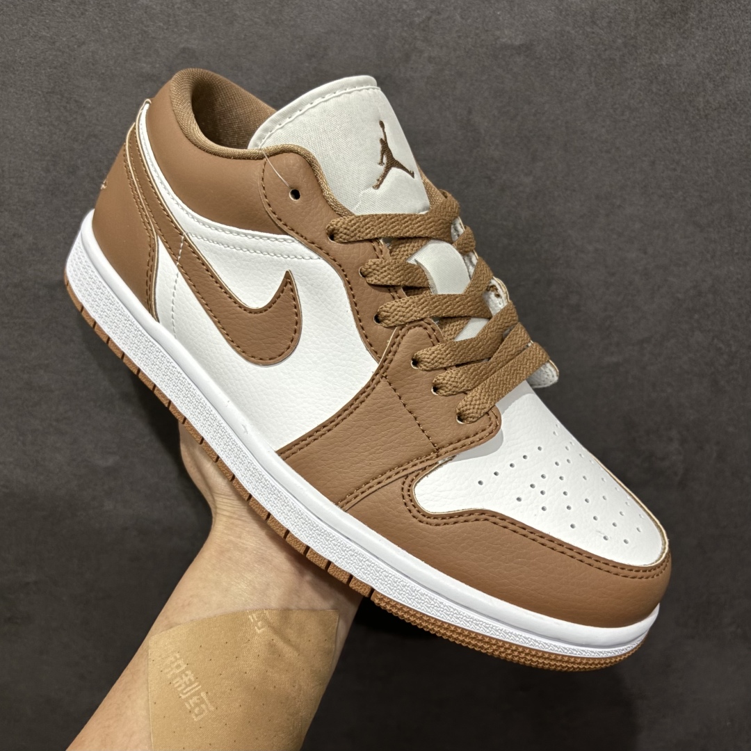 图片[3]-【K版】Air Jordan AJ1 Low 低帮白棕 DC0774-202nn全新流水线出品 DT版本唯一平替选择 市场第二梯队最强版 全部原鞋开发 原楦原纸板开发 全鞋电脑针车 原厂内置全掌气垫 原盒内在原标 唯一Zp原版鞋带绑法 免检产品 全新2022版型 全头层皮料 完美零毛边处理 原厂配置全掌气垫 价格定位良心 几十个配色陆续出货 SIZE：36 36.5 37.5 38 38.5 39 40 40.5 41 42 42.5 43 44 44.5 45 46 47.5 编码：LDS230250-莆田鞋批发中心