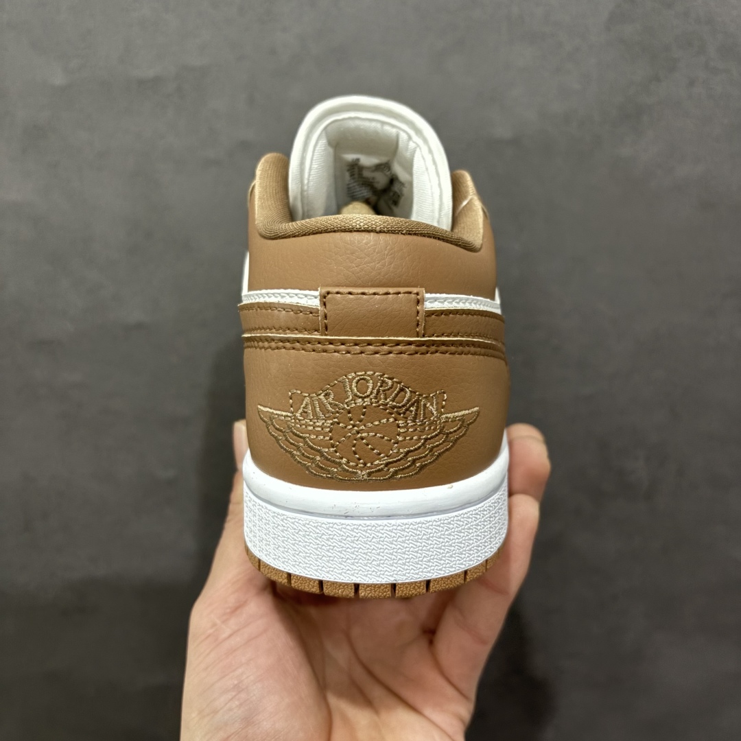 图片[4]-【K版】Air Jordan AJ1 Low 低帮白棕 DC0774-202nn全新流水线出品 DT版本唯一平替选择 市场第二梯队最强版 全部原鞋开发 原楦原纸板开发 全鞋电脑针车 原厂内置全掌气垫 原盒内在原标 唯一Zp原版鞋带绑法 免检产品 全新2022版型 全头层皮料 完美零毛边处理 原厂配置全掌气垫 价格定位良心 几十个配色陆续出货 SIZE：36 36.5 37.5 38 38.5 39 40 40.5 41 42 42.5 43 44 44.5 45 46 47.5 编码：LDS230250-莆田鞋批发中心