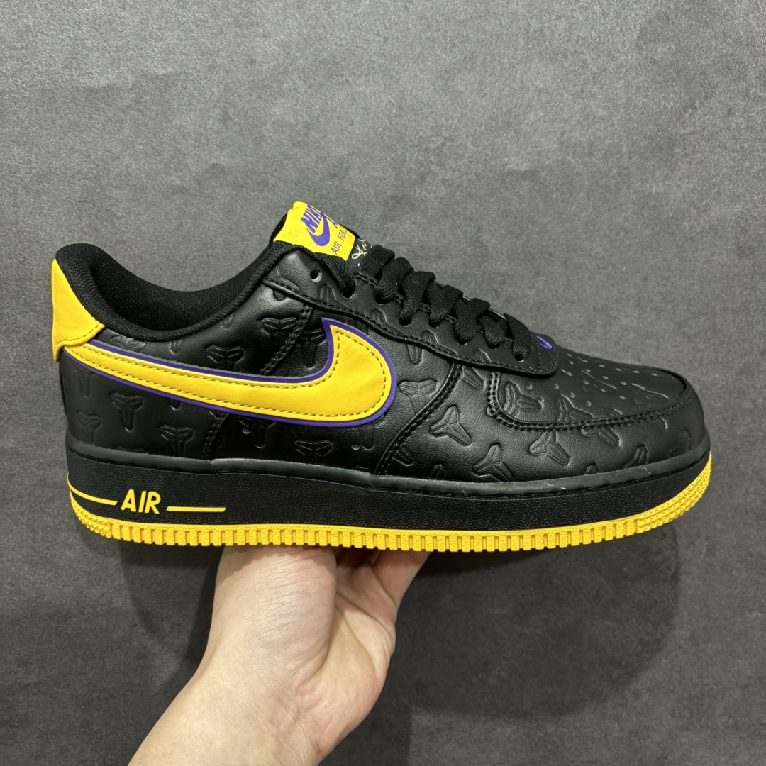 【头层正确版】Nk Air Force 1\’07 Low 科比印花 空军一号低帮休闲板鞋 HV5122-001rn定制皮料 原楦原纸板正确压印细节 版型到位 价格合理n纯正空军版型 高清洁度 内置全掌气垫 推荐版本r 尺码：36 36.5 37.5 38 38.5 39 40 40.5 41 42 42.5 43 44 44.5 45  编码：LF270290-莆田鞋批发中心