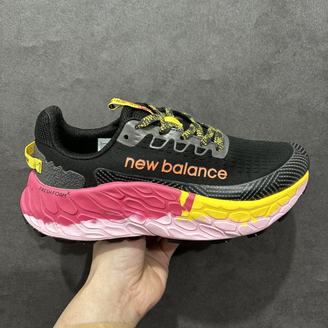 【公司级】New Balance NB Fresh Foam X More V3TDS 耐磨防滑低帮跑步鞋 WTMORAK3rn鞋头出色设计 塑就出众贴合感 后跟采用了舒适柔软的材料制成 赋予脚踝舒适体验 耐磨材质辅以防滑纹路 抓地力强劲！r 尺码：36 37 37.5 38 38.5 39 40 40.5 41 42 42.5 43 44 45  编码：WE230250-莆田鞋批发中心