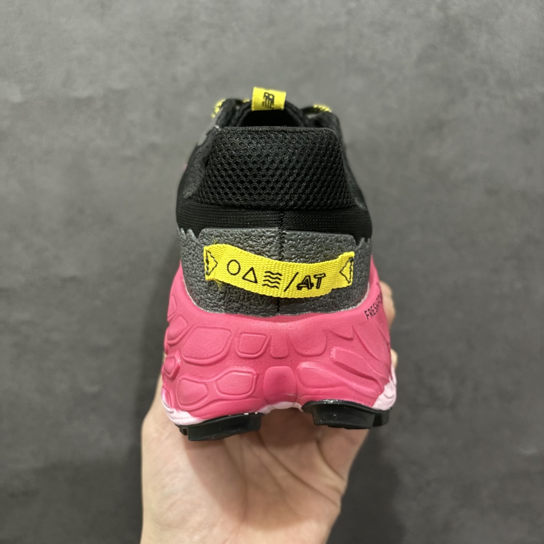 图片[4]-【公司级】New Balance NB Fresh Foam X More V3TDS 耐磨防滑低帮跑步鞋 WTMORAK3rn鞋头出色设计 塑就出众贴合感 后跟采用了舒适柔软的材料制成 赋予脚踝舒适体验 耐磨材质辅以防滑纹路 抓地力强劲！r 尺码：36 37 37.5 38 38.5 39 40 40.5 41 42 42.5 43 44 45  编码：WE230250-莆田鞋批发中心