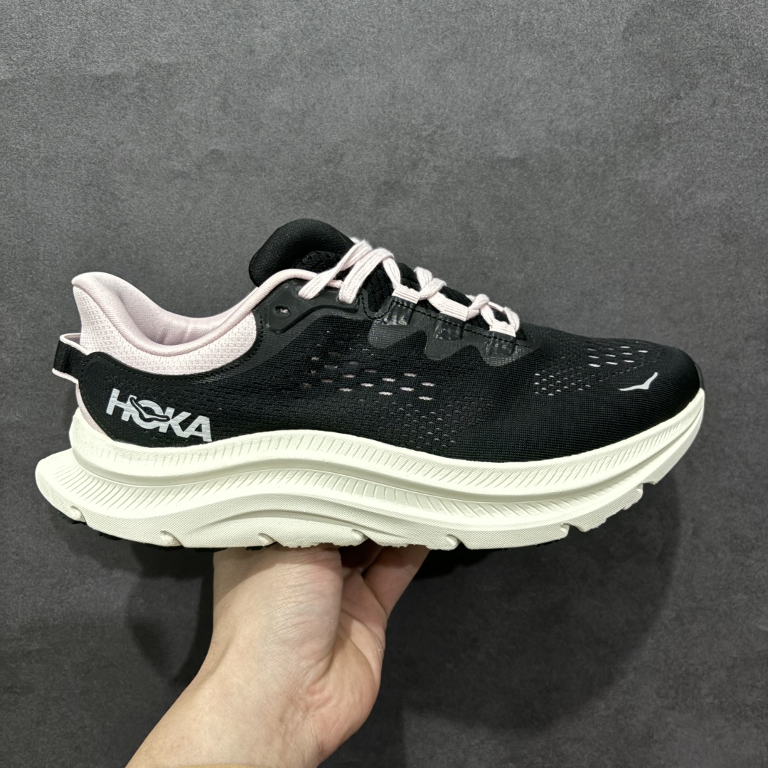 【绿x版】HOKA ONE ONE Kawana 2n2024新款 设计采用再生植物纤维网纱制成独特的新型鞋面 工程网纱鞋面柔软透气 搭载 HOKA 标志性缓震中底 提供贴合脚感的同时 还带来有力的支撑 可以在不同速度下兼顾耐久性 是跑步新手和运动爱好者在多场景跑步、运动健身和日常通勤时的不二之选 前后掌 5mm 落差的缓震中底与凹槽设计外底结合速度型滚动平衡技术 可在步伐转换的过程中确保平稳过渡 加长版鞋跟和符合人体工学的跟腱部结构赋予运动爱好者轻盈舒适的脚感 KAWANA 以备受追捧的 MACH 4 作为灵感之源 鞋跟处的 SwallowTail™ 几何造型可在落地时缔造流畅稳定的步态 得以实现柔韧保护 后跟延伸而出的鞋提方便穿脱 全方位提升了整双鞋的穿着体验  尺码：39 40 40.5 41 42 42.5 43 44 44.5 45 46 编码：NMLH270290-莆田鞋批发中心