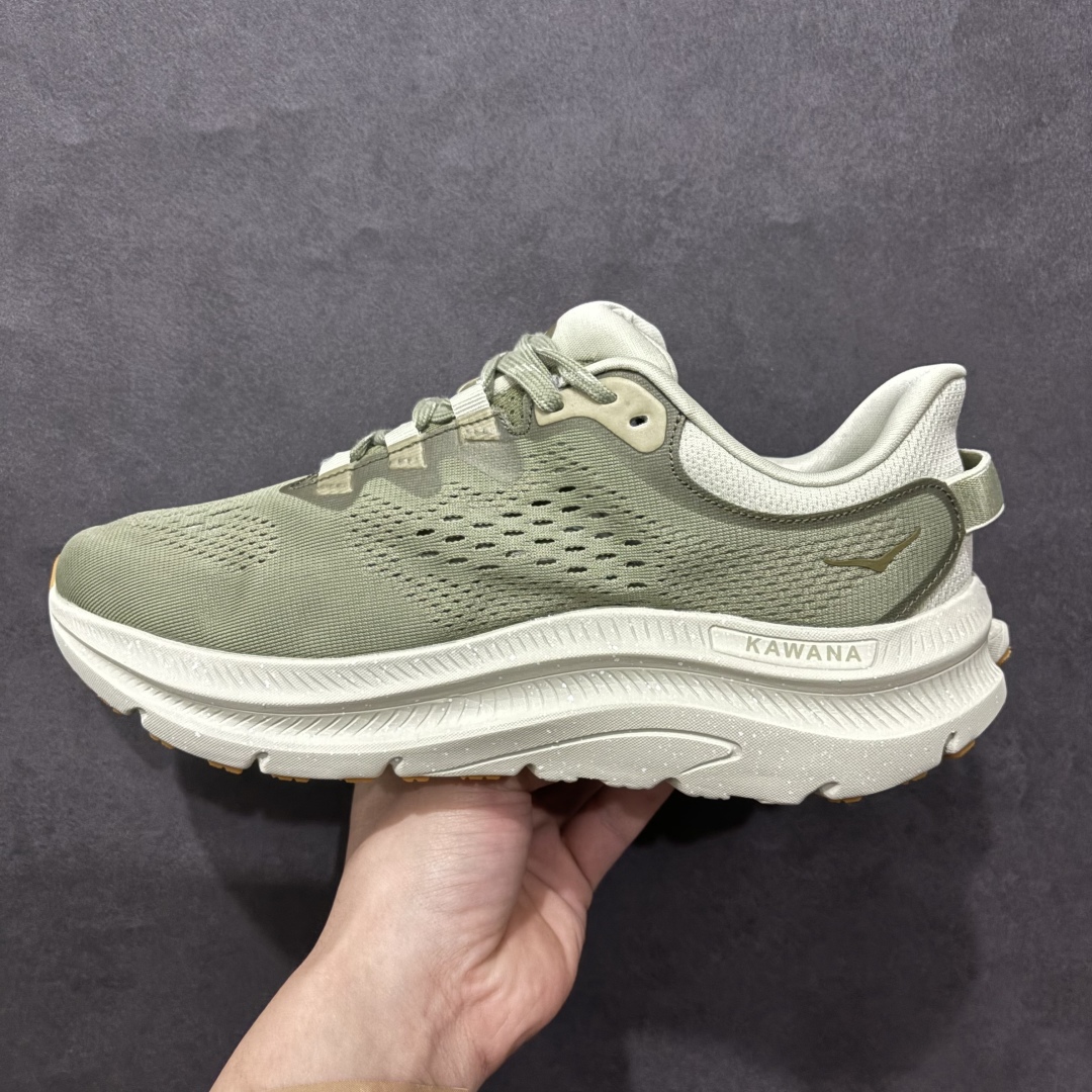 图片[2]-【绿x版】HOKA ONE ONE Kawana 2n2024新款 设计采用再生植物纤维网纱制成独特的新型鞋面 工程网纱鞋面柔软透气 搭载 HOKA 标志性缓震中底 提供贴合脚感的同时 还带来有力的支撑 可以在不同速度下兼顾耐久性 是跑步新手和运动爱好者在多场景跑步、运动健身和日常通勤时的不二之选 前后掌 5mm 落差的缓震中底与凹槽设计外底结合速度型滚动平衡技术 可在步伐转换的过程中确保平稳过渡 加长版鞋跟和符合人体工学的跟腱部结构赋予运动爱好者轻盈舒适的脚感 KAWANA 以备受追捧的 MACH 4 作为灵感之源 鞋跟处的 SwallowTail™ 几何造型可在落地时缔造流畅稳定的步态 得以实现柔韧保护 后跟延伸而出的鞋提方便穿脱 全方位提升了整双鞋的穿着体验  尺码：39 40 40.5 41 42 42.5 43 44 44.5 45 46 编码：NMLH270290-莆田鞋批发中心