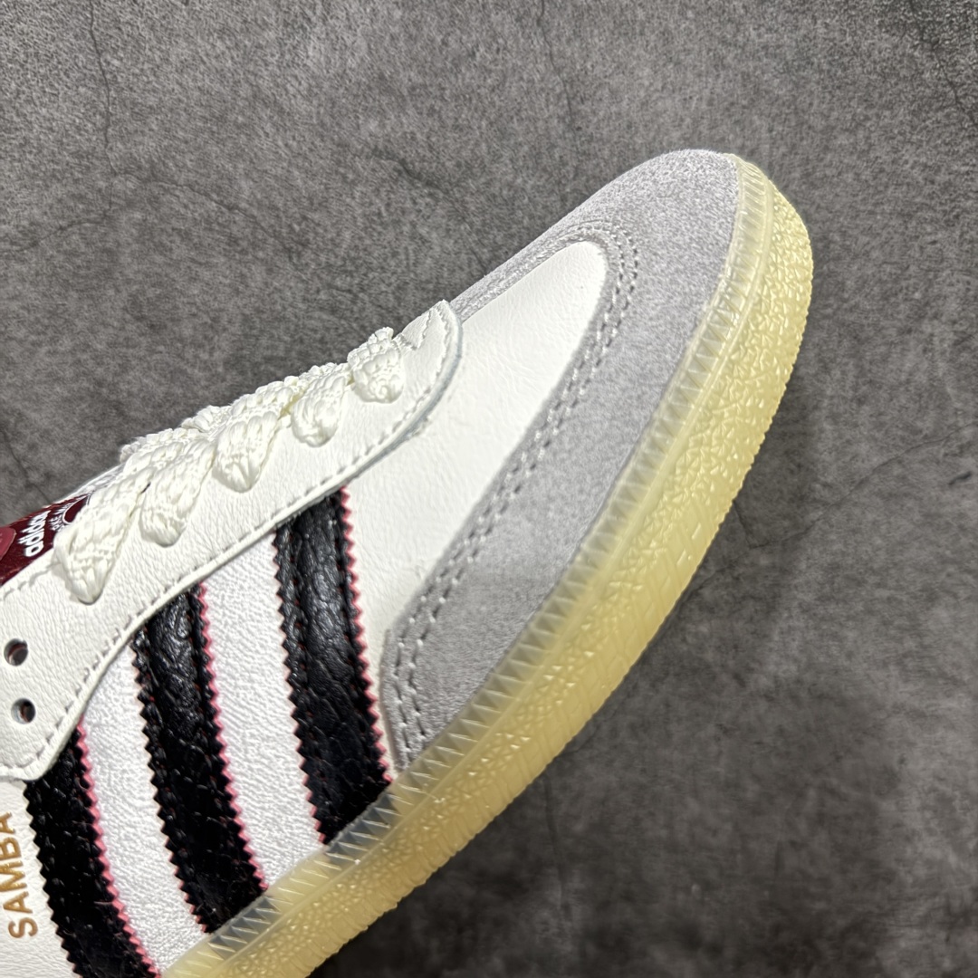 图片[6]-【正确版】adidas originals Samba OG 蛇年限定 白黑红n新年款经典运动鞋德训鞋 以白色为主，鞋头采用浅灰色麂皮呈现，后跟和鞋舌标签辅以红色丝绸纹路。最大的亮点就是黑色三道杠区域采用蛇纹打造，后跟处带有白色”發“字样，此外还附赠大红色的阿迪挂件，新年氛围感拉满。 货号:JQ5976 Size：35 36 36.5 37 38 38.5 39 40 40.5 41 42 42.5 43 44 45 编码：DZ230250-莆田鞋批发中心