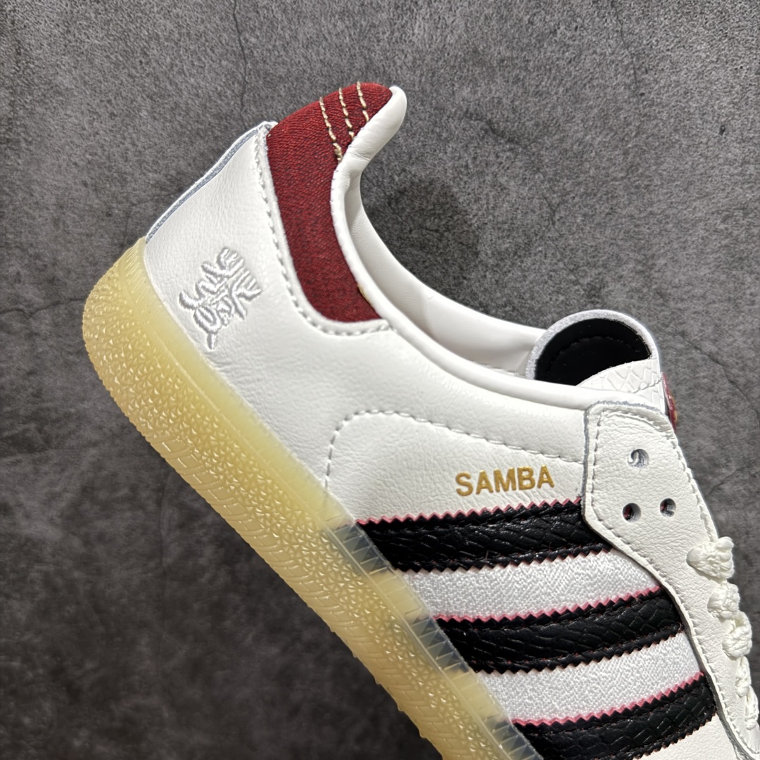 图片[7]-【正确版】adidas originals Samba OG 蛇年限定 白黑红n新年款经典运动鞋德训鞋 以白色为主，鞋头采用浅灰色麂皮呈现，后跟和鞋舌标签辅以红色丝绸纹路。最大的亮点就是黑色三道杠区域采用蛇纹打造，后跟处带有白色”發“字样，此外还附赠大红色的阿迪挂件，新年氛围感拉满。 货号:JQ5976 Size：35 36 36.5 37 38 38.5 39 40 40.5 41 42 42.5 43 44 45 编码：DZ230250-莆田鞋批发中心