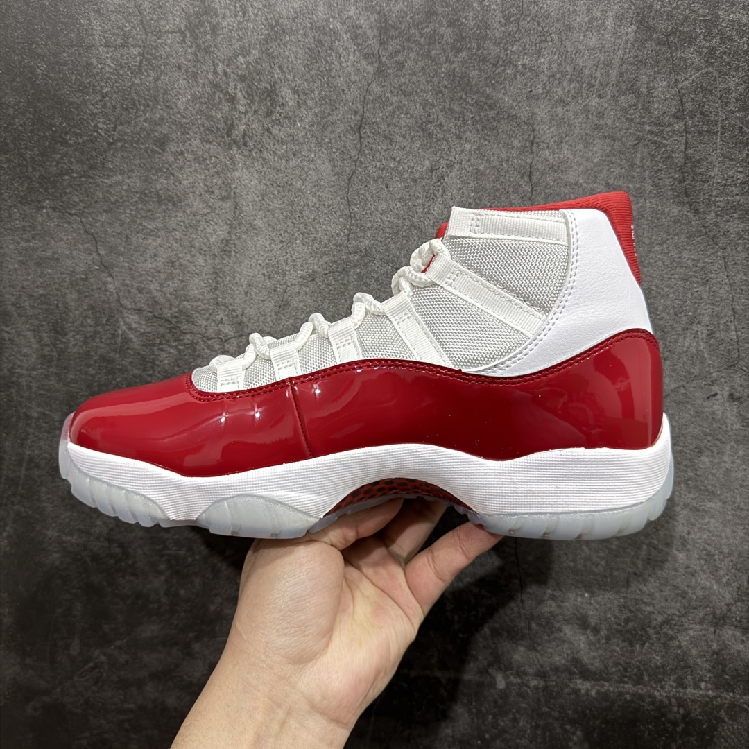 图片[2]-【裁片特价】Air Jordan AJ11 \”Cherry\” 樱桃白红 CT8012-116 原楦原档案数据开模打造 原厂中底拉帮钢印 原厂漆皮 防冻不开裂 头层皮料 原装鞋撑 水晶大底正确色度色泽 原楦原数据刺绣 原厂车缝走线及对位 毫厘不差 飞人logo采用原数据电脑刺绣 原装正品碳纤维真实碳板 增强抗扭 原内标 原盒标 正确官方原盒 原厂防氧化水晶外底 原厂配套厂全掌solo气垫 尺码对应库存明细‼️ 编码：GQ290320-莆田鞋批发中心