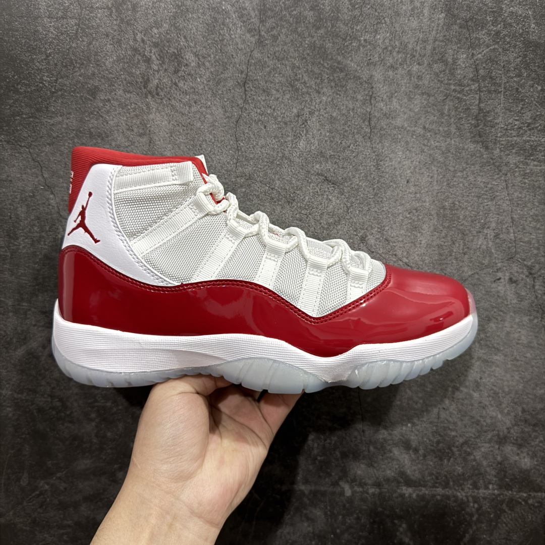 【裁片特价】Air Jordan AJ11 \”Cherry\” 樱桃白红 CT8012-116 原楦原档案数据开模打造 原厂中底拉帮钢印 原厂漆皮 防冻不开裂 头层皮料 原装鞋撑 水晶大底正确色度色泽 原楦原数据刺绣 原厂车缝走线及对位 毫厘不差 飞人logo采用原数据电脑刺绣 原装正品碳纤维真实碳板 增强抗扭 原内标 原盒标 正确官方原盒 原厂防氧化水晶外底 原厂配套厂全掌solo气垫 尺码对应库存明细‼️ 编码：GQ290320-莆田鞋批发中心