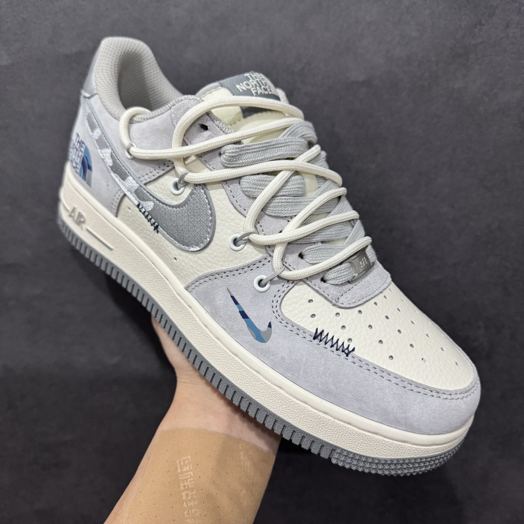 图片[3]-【公司级】Nike Air Force 1 Low 07 x The North Face 米灰小钩绑带n原楦头原纸板 打造纯正低帮空军版型 专注外贸渠道 全掌内置蜂窝气垫原盒配件 原厂中底钢印、拉帮完美官方货号：DM6688 016 Size：36 36.5 37.5 38 38.5 39 40 40.5 41 42 42.5 43 44 44.5 45 编码：HXS310320-莆田鞋批发中心