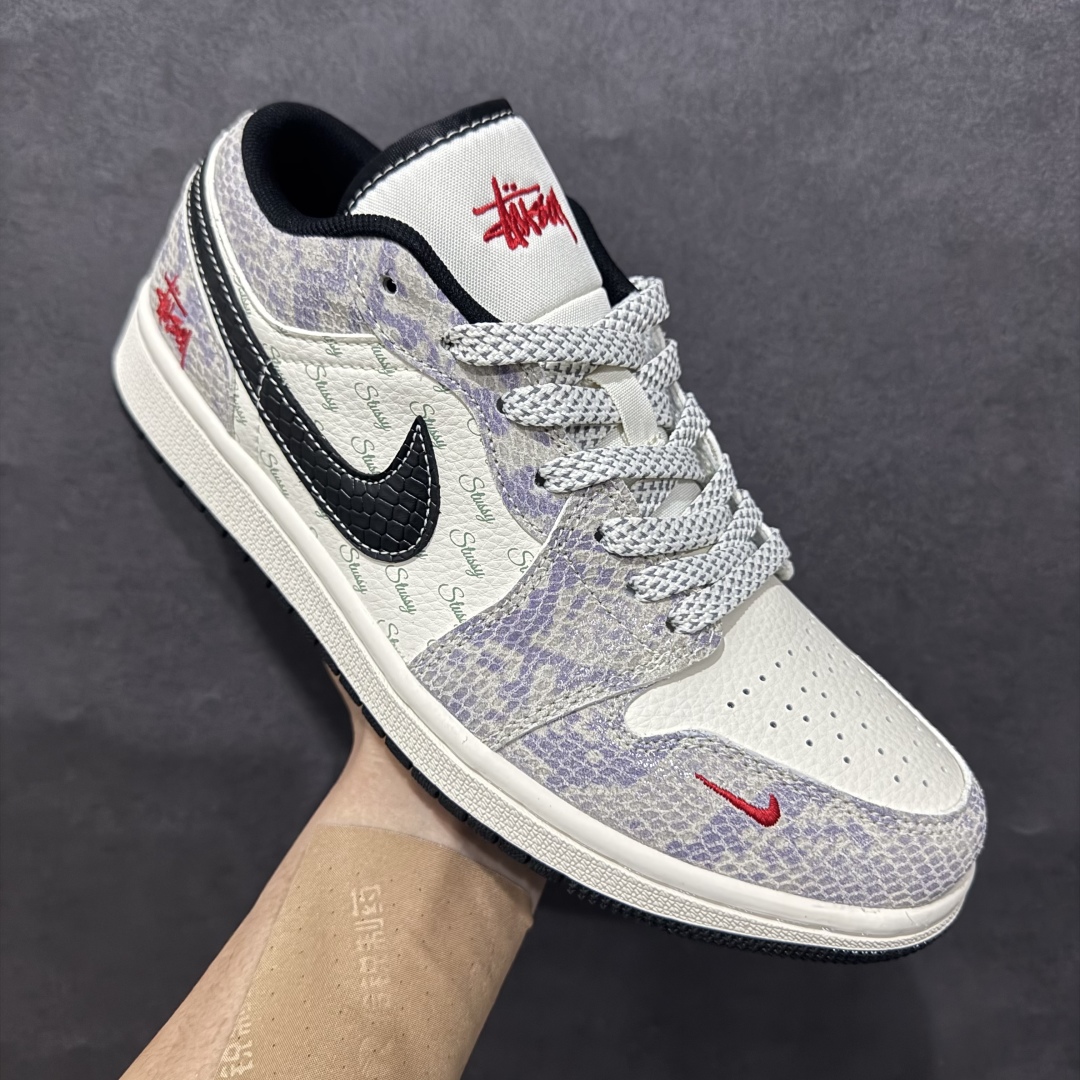 图片[3]-【定制版】Air Jordan 1 Retro Low x Stussy 蛇年限定 白紫蟒纹小钩满天星n官方同步新色 原装级产物n拒绝公底 立体鞋型 细节完美 高清洁度购置公司同步原材料 原汁原味 忠于原版 货号：FC1688 201n码数：36 36.5 37.5 38 38.5 39 40 40.5 41 42 42.5 43 44 44.5 45 编码：HXS320340-莆田鞋批发中心