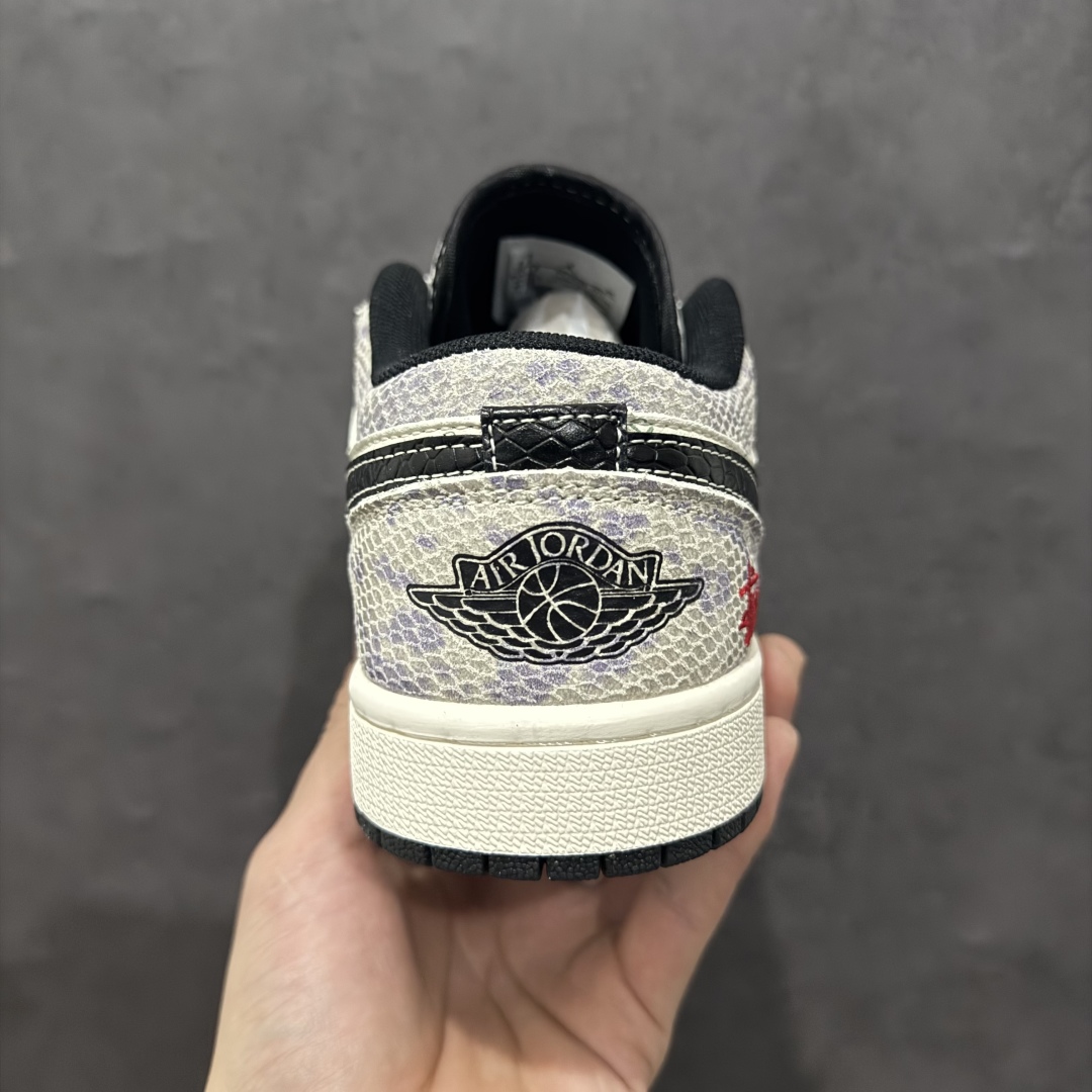 图片[4]-【定制版】Air Jordan 1 Retro Low x Stussy 蛇年限定 白紫蟒纹小钩满天星n官方同步新色 原装级产物n拒绝公底 立体鞋型 细节完美 高清洁度购置公司同步原材料 原汁原味 忠于原版 货号：FC1688 201n码数：36 36.5 37.5 38 38.5 39 40 40.5 41 42 42.5 43 44 44.5 45 编码：HXS320340-莆田鞋批发中心