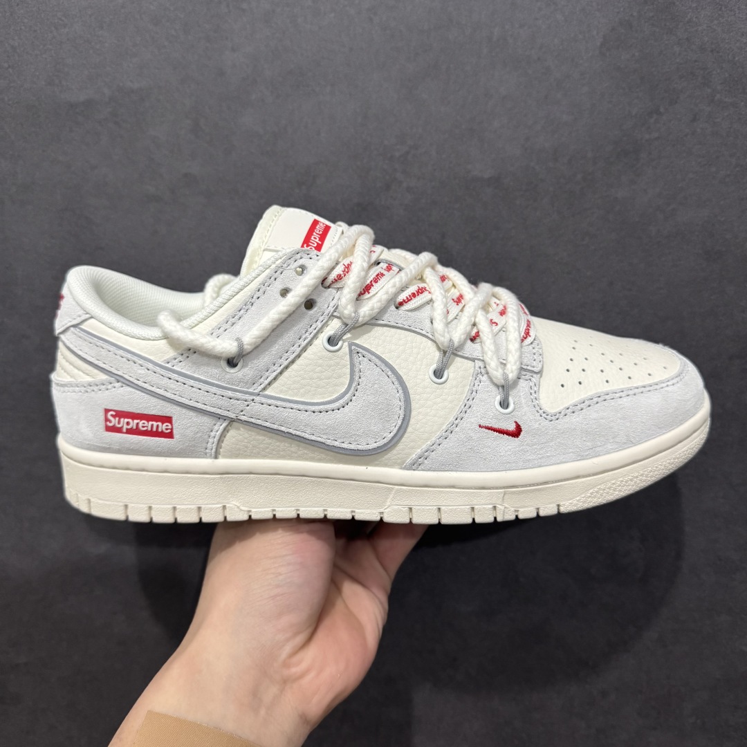 【定制版】Nk SB Dunk Low Supreme联名 浅灰抽绳 周年高端定制 低帮休闲板鞋rn#定制鞋盒 大厂纯原品质出货 超高清洁度 皮料切割干净无任何毛边 细节完美 r 货号：XX3168-109 尺码：36 36.5 37.5 38 38.5 39 40 40.5 41 42 42.5 43 44 44.5 45 编码：HXS340360-莆田鞋批发中心