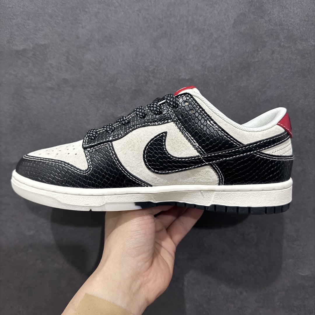 图片[2]-【定制版】Nike SB Dunk Low x Stussy 蛇年限定 灰黑小钩满天星n纯原大厂出品 极力推荐n原装头层材料 独家版型蒸餾加工n帶來的是更好的视觉和脚感体验n大厂纯原品质出货 清洁度 电绣工艺皮料切割干净无任何毛边 细节完美 官方货号：HH7518 031 尺码：36 36.5 37.5 38 38.5 39 40 40.5 41 42 42.5 43 44 44.5 45  编码：HXS320340-莆田鞋批发中心