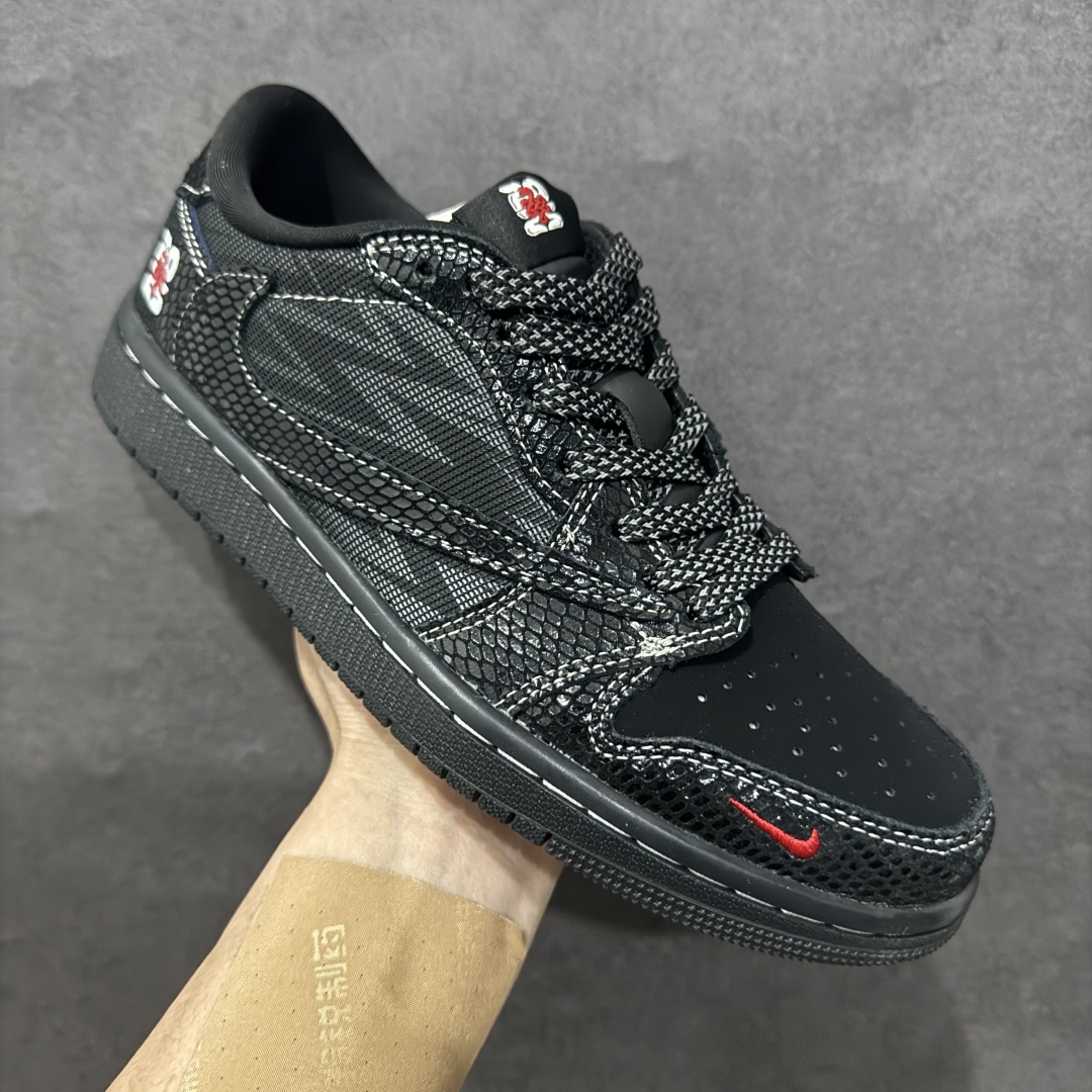 图片[3]-【定制版】Travis Scott x Nike Air Jordan 1 Low 蛇年限定nAir Jordan 1 Low 反转黑满天星倒钩 纯原版本n全鞋采用原装头层皮，用料扎实 精雕细琢n鞋型极致还原 飞翼3D打印改良 深度立体四线中底拉帮皮料选材 钢印 背胶一应俱全 全新批次 原装原模大底全鞋原厂定制皮料，手感细腻正确折边工艺 完美细节诠释 官方货号：CH6336 018 Size：36 36.5 37.5 38 38.5 39 40 40.5 41 42 42.5 43 44 44.5 45 编码：HXS340360-莆田鞋批发中心