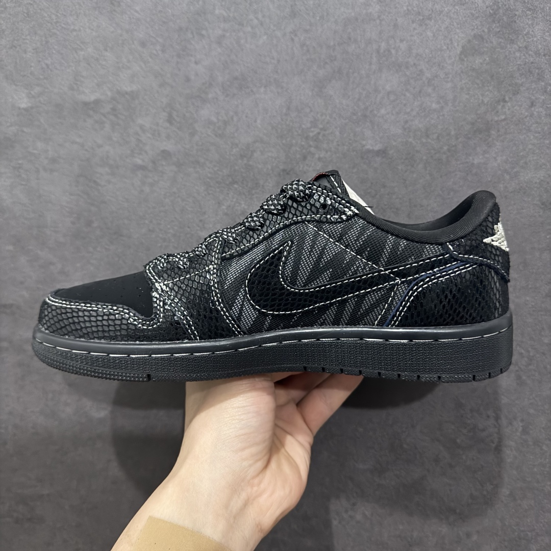 图片[2]-【定制版】Travis Scott x Nike Air Jordan 1 Low 蛇年限定nAir Jordan 1 Low 反转黑满天星倒钩 纯原版本n全鞋采用原装头层皮，用料扎实 精雕细琢n鞋型极致还原 飞翼3D打印改良 深度立体四线中底拉帮皮料选材 钢印 背胶一应俱全 全新批次 原装原模大底全鞋原厂定制皮料，手感细腻正确折边工艺 完美细节诠释 官方货号：CH6336 018 Size：36 36.5 37.5 38 38.5 39 40 40.5 41 42 42.5 43 44 44.5 45 编码：HXS340360-莆田鞋批发中心