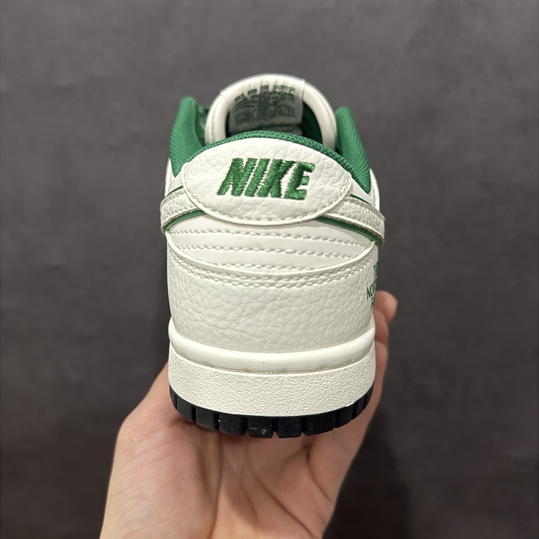 图片[4]-【定制版】Nike SB Dunk Low x The North Face 白绿三小钩满天星n纯原大厂出品 极力推荐n原装头层材料 独家版型蒸餾加工n帶來的是更好的视觉和脚感体验n大厂纯原品质出货 清洁度 电绣工艺皮料切割干净无任何毛边 细节完美 官方货号：CY5979 101 尺码：36 36.5 37.5 38 38.5 39 40 40.5 41 42 42.5 43 44 44.5 45  编码：QF300320-莆田鞋批发中心