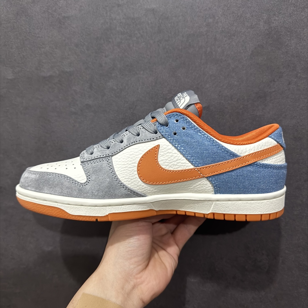 图片[2]-【定制版】Nike SB Dunk Low x The North Face 白灰蓝小钩满天星n纯原大厂出品 极力推荐n原装头层材料 独家版型蒸餾加工n帶來的是更好的视觉和脚感体验n大厂纯原品质出货 清洁度 电绣工艺皮料切割干净无任何毛边 细节完美 官方货号：CY5979 104 尺码：36 36.5 37.5 38 38.5 39 40 40.5 41 42 42.5 43 44 44.5 45  编码：QF300320-莆田鞋批发中心