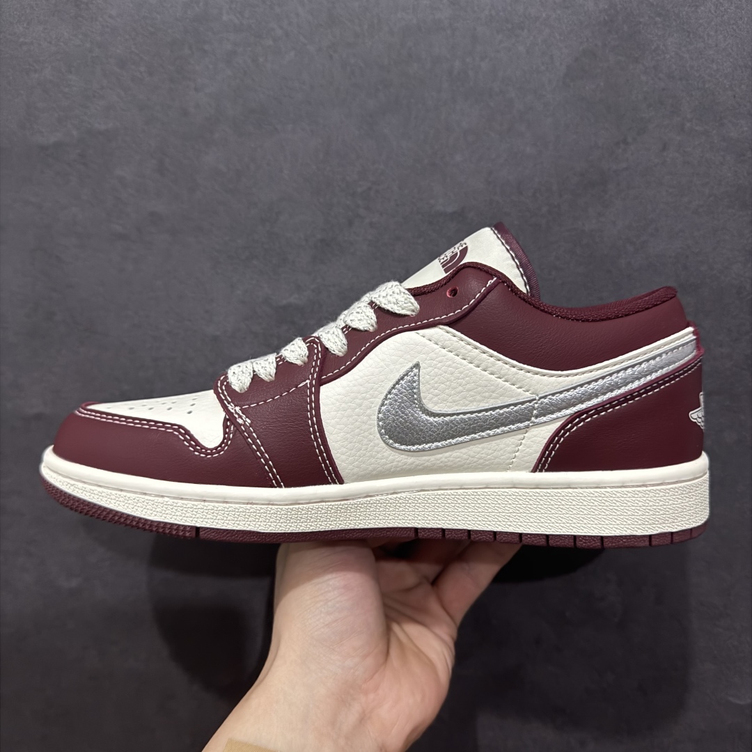 图片[2]-【定制版】Air Jordan 1 Retro Low x The North Face 白酒红小钩满天星n官方同步新色 原装级产物n拒绝公底 立体鞋型 细节完美 高清洁度购置公司同步原材料 原汁原味 忠于原版 货号：XX2422 022n码数：36 36.5 37.5 38 38.5 39 40 40.5 41 42 42.5 43 44 44.5 45 编码：CC320340-莆田鞋批发中心