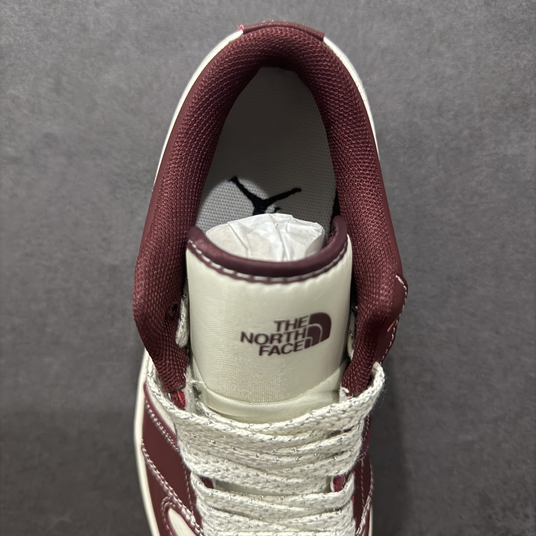 图片[7]-【定制版】Air Jordan 1 Retro Low x The North Face 白酒红小钩满天星n官方同步新色 原装级产物n拒绝公底 立体鞋型 细节完美 高清洁度购置公司同步原材料 原汁原味 忠于原版 货号：XX2422 022n码数：36 36.5 37.5 38 38.5 39 40 40.5 41 42 42.5 43 44 44.5 45 编码：CC320340-莆田鞋批发中心