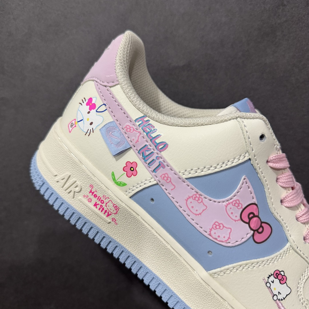 图片[6]-【公司级】Nk Air Force 1\’07 Low \”Hello kitty\” 凯蒂猫 漫画系列 空军一号定制低帮板鞋 DB3301-222rn#在一个充满奇幻与温馨的卡通世界里，有一只萌趣可爱的小猫 Hello Kitty，她如同闪耀的明星，深受全球粉丝的喜爱。 Hello Kitty那圆圆的脸蛋宛如皎洁的明月，洁白无瑕，一对小巧的耳朵俏皮地立在头顶，左耳上系着的那标志性红色蝴蝶结，鲜艳夺目r 尺码：36 36.5 37.5 38 38.5 39 40 40.5 41 42 42.5 43 44 44.5 45  编码：HXS310320-莆田鞋批发中心