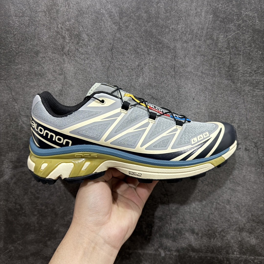 【PK版】 Salomon XT-6 Expanse 一代n萨洛蒙复古潮流户外机能登山跑鞋 414551n纯原外贸平台特供订单耗时半年巨作 全套原纸板楦头开发原厂特供网布配套加持 确保原汁原味n完美呈现版型 原档数据独家私模五层组合大底原装Ortholite轻量化鞋垫 中底布带钢印编号原厂TPU锁扣 进口港宝加持后跟自然饱满 还原公司包裹性鞋面以“锯齿”状的包裹系统呈现在基色底之下加入了各种色点缀将公司的最新技术和时尚前卫的造型融入耐用的长跑款式中鞋面由 TPU 薄膜制成 并焊接在高耐磨网眼上 使其既时尚又坚固 由 ACS底盘支撑 可增强稳定性和支撑力 以及由橡胶凸耳 Contragrip外底覆盖的 EVA 缓冲中底 旨在应对崎岖的地形 鞋舌上的彩色Salomon 标签、Quicklace 系统以及鞋头、鞋舌和鞋跟上的附加品牌使细节更加完美 让穿着者可以轻松驾驭户外与通勤下的任何运动生活场景 无缝鞋身户外随意纵横 颜值与脚感兼备 出街通勤 绝对非常吸睛 你值得拥有 尺码：36 36.5 37.5 38 38.5 39 40 40.5 41 42 42.5 43 44 44.5 45  编码：J310340-莆田鞋批发中心