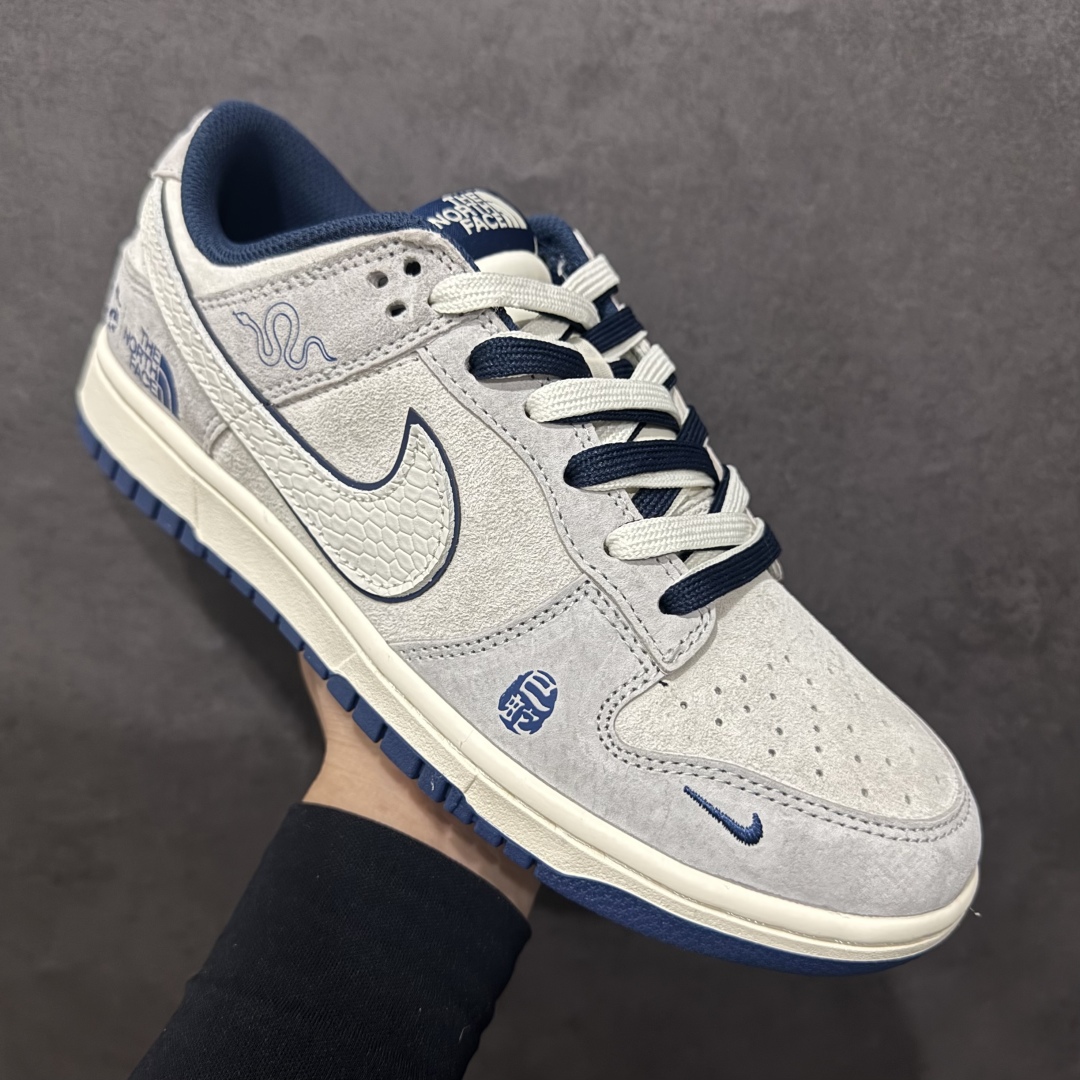 图片[3]-【定制版】Nk SB Dunk Low 北面蛇年联名 猪八白勾 周年高端定制 低帮休闲板鞋 DM6868-014rn#定制鞋盒 大厂纯原品质出货 超高清洁度 皮料切割干净无任何毛边 细节完美 r 尺码：36 36.5 37.5 38 38.5 39 40 40.5 41 42 42.5 43 44 44.5 45  编码：HXS340360-莆田鞋批发中心