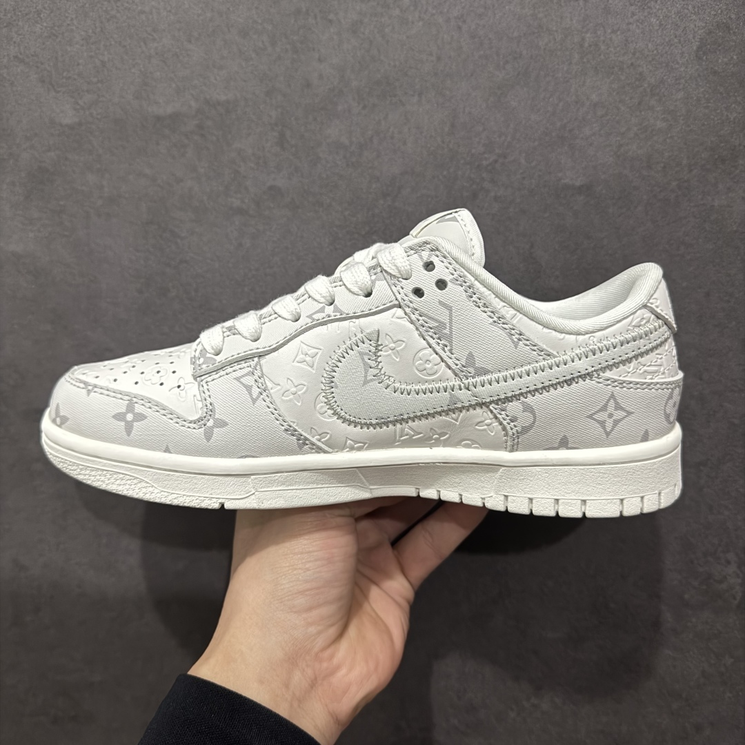 图片[2]-【定制版】Nk SB Dunk Low LV联名-冰蓝印花 周年高端定制 低帮休闲板鞋n#定制鞋盒 大厂纯原品质出货 超高清洁度 皮料切割干净无任何毛边 细节完美货哈：FC1688-183 尺码：36 36.5 37.5 38 38.5 39 40 40.5 41 42 42.5 43 44 44.5 45 编码：HXS280300-莆田鞋批发中心