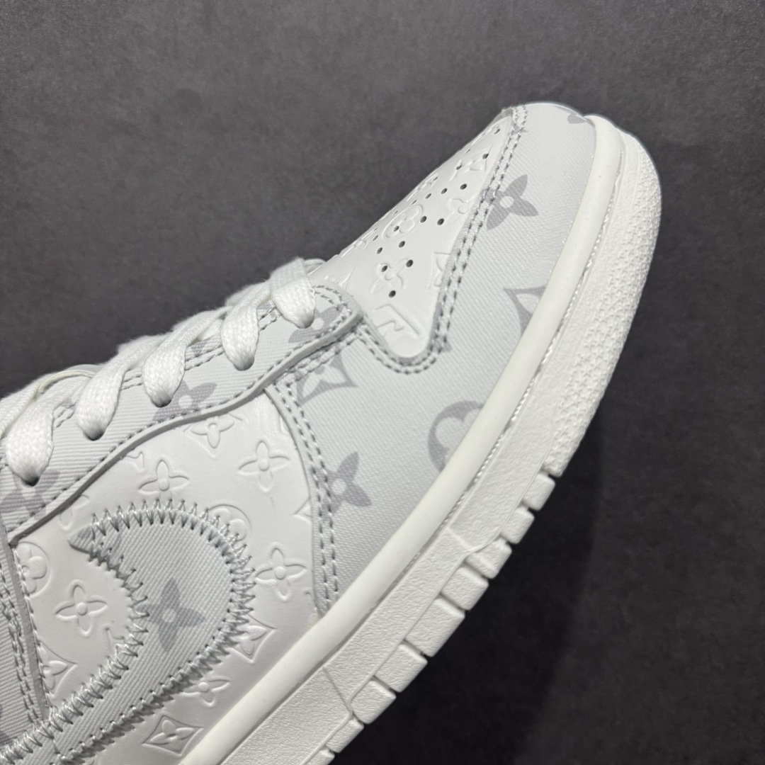 图片[5]-【定制版】Nk SB Dunk Low LV联名-冰蓝印花 周年高端定制 低帮休闲板鞋n#定制鞋盒 大厂纯原品质出货 超高清洁度 皮料切割干净无任何毛边 细节完美货哈：FC1688-183 尺码：36 36.5 37.5 38 38.5 39 40 40.5 41 42 42.5 43 44 44.5 45 编码：HXS280300-莆田鞋批发中心