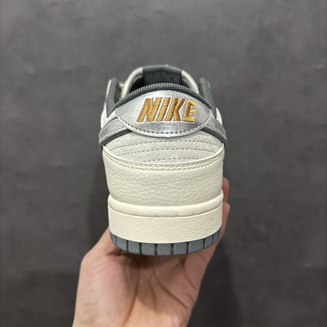 图片[4]-【定制版】Nk SB Dunk Low 斯图西蛇年联名 猪八银勾 周年高端定制 低帮休闲板鞋 DM6868-008rn#定制鞋盒 大厂纯原品质出货 超高清洁度 皮料切割干净无任何毛边 细节完美 r 尺码：36 36.5 37.5 38 38.5 39 40 40.5 41 42 42.5 43 44 44.5 45  编码：HXS340360-莆田鞋批发中心