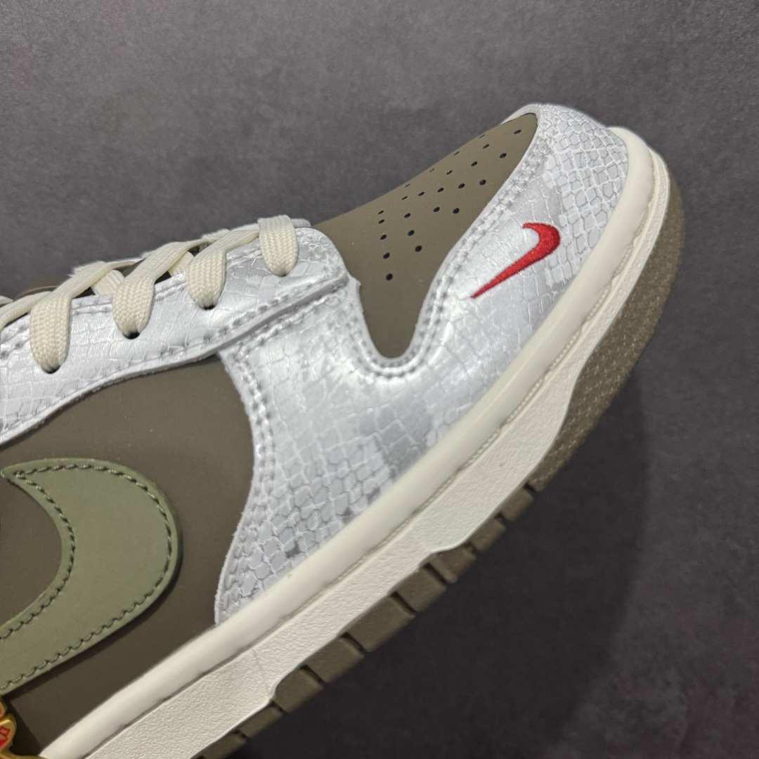 图片[5]-【定制版】Nike SB Dunk Low 龙年限定 银棕榈三小钩n纯原大厂出品 极力推荐n原装头层材料 独家版型蒸餾加工n帶來的是更好的视觉和脚感体验n大厂纯原品质出货 清洁度 电绣工艺皮料切割干净无任何毛边 细节完美 官方货号：CY5979 109 尺码：36 36.5 37.5 38 38.5 39 40 40.5 41 42 42.5 43 44 44.5 45  编码：QF300320-莆田鞋批发中心