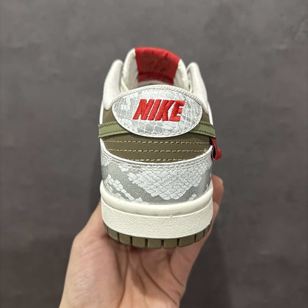 图片[4]-【定制版】Nike SB Dunk Low 龙年限定 银棕榈三小钩n纯原大厂出品 极力推荐n原装头层材料 独家版型蒸餾加工n帶來的是更好的视觉和脚感体验n大厂纯原品质出货 清洁度 电绣工艺皮料切割干净无任何毛边 细节完美 官方货号：CY5979 109 尺码：36 36.5 37.5 38 38.5 39 40 40.5 41 42 42.5 43 44 44.5 45  编码：QF300320-莆田鞋批发中心