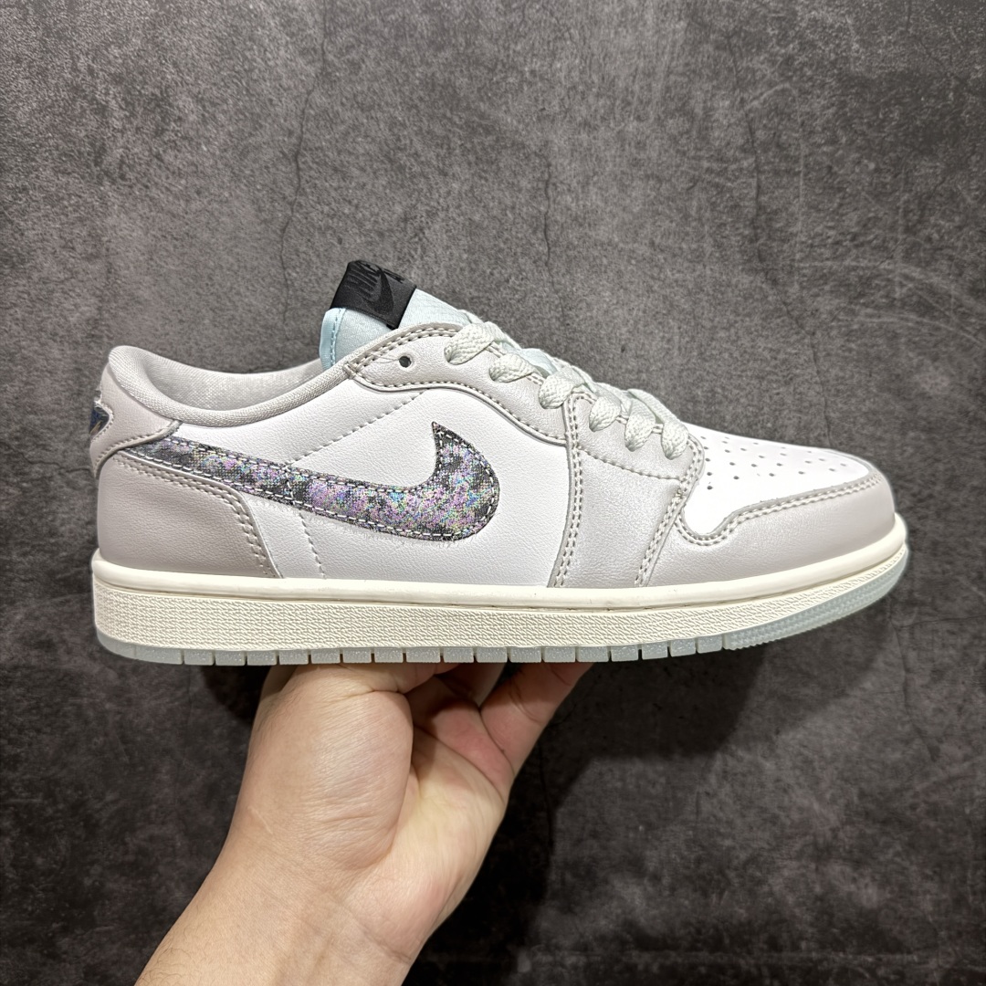 【K版】Nike Air Jordan 1 Low OG\”Year of the Snake\”AJ1乔丹一代低帮经典复古文化休闲运动篮球鞋“浅灰白淡绿蛇年” 货号：HF3144-100鞋码：36 36.5 37.5 38 38.5 39 40 40.5 41 42 42.5 43 44 44.5 45 46 编码：LDS230250-莆田鞋批发中心