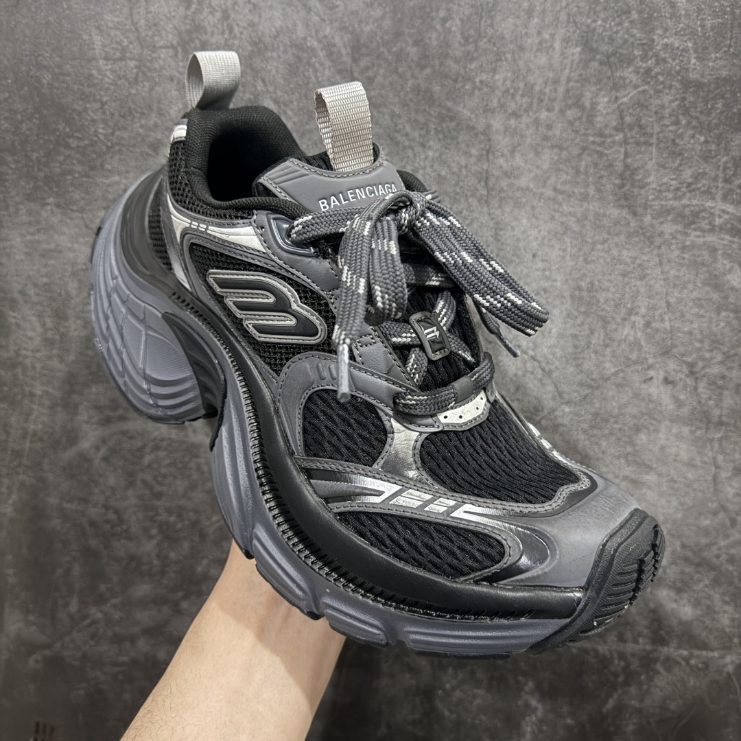 图片[3]-【XA纯原】BALENCIAGA 6XL Sneakers巴黎世家15代 网布系带低帮走秀复古老爹鞋全套原纸板楦头开发 最原汁原味的灵魂版型 全鞋荧光划线卡点 胶水把控整洁度追求极致完美 每一双都是工艺品 多重QC质检 超越公司货的品控标准 实实在在的免检产品 原盒原配 正确字体电绣 粗细、位置、大小正确 侧边TPU 透气孔匹配意产原版 正确分离大底 TPU软底 原版一致大底LOGO 立体感十足 原厂皮料水洗做旧 采购原厂网纱 不含皮革 网布材料和聚氨酯 磨损效果 展现品牌对于新潮事物的热情 这款鞋子拥有巨大尺寸和醒目设计 符合当下”老爹鞋”的趋势 鞋子采用银灰配色 营造出低调而不失华丽的效果 10XL的尺码使它成为市场中最显眼的存在 适合追求个性化的人群 Balenciaga始终站在时尚前沿 此次发布的产品再次体现了他们的创新能力  尺码：35 36 37 38 39 40 41 42 43 44 45 46 编码：DF440460-莆田鞋批发中心