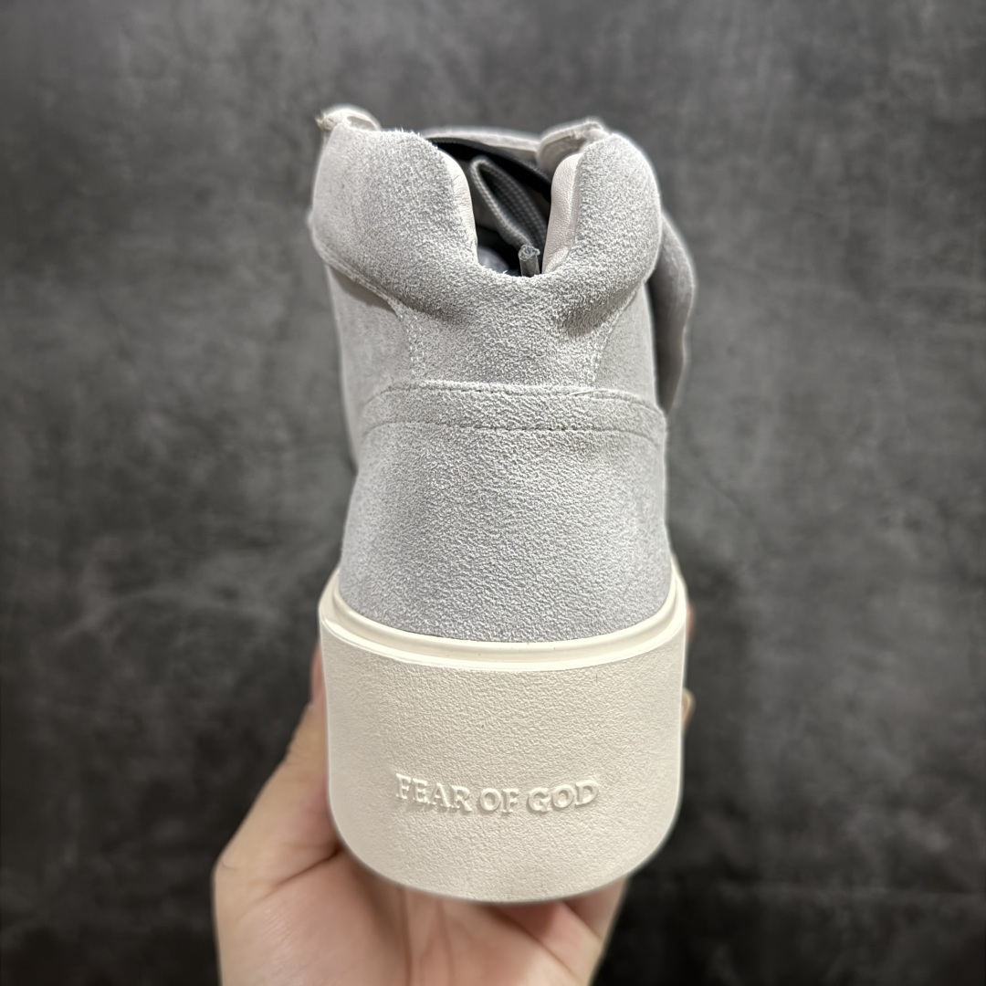 图片[4]-【广东纯原版本】敬畏上帝/Fear of God FOG 101 High Top Sneaker 高帮板鞋 夜蓝浅灰米白色 欧美范儿必备 洛杉矶街头奢牌 平底低帮增高系带百搭休闲运动板鞋 附赠精致鞋带与配防尘袋配件 采用翻毛皮与牛剖革鞋面材质 外置耐磨橡胶大底Size：39 40 41 42 43 44 45 编码：TL410430-莆田鞋批发中心